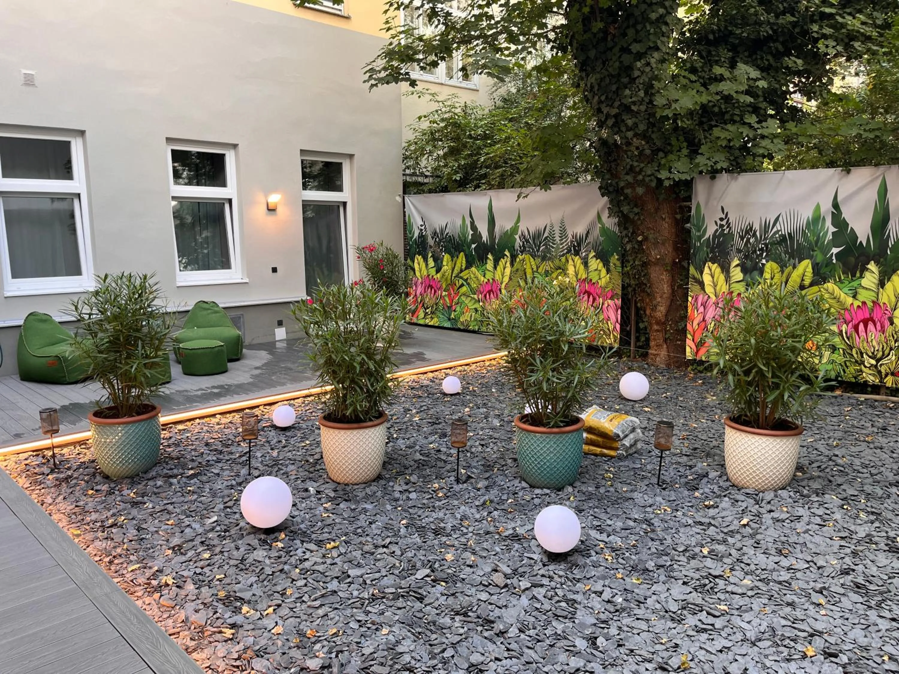 Garden in Street Living Hotel - Apartments