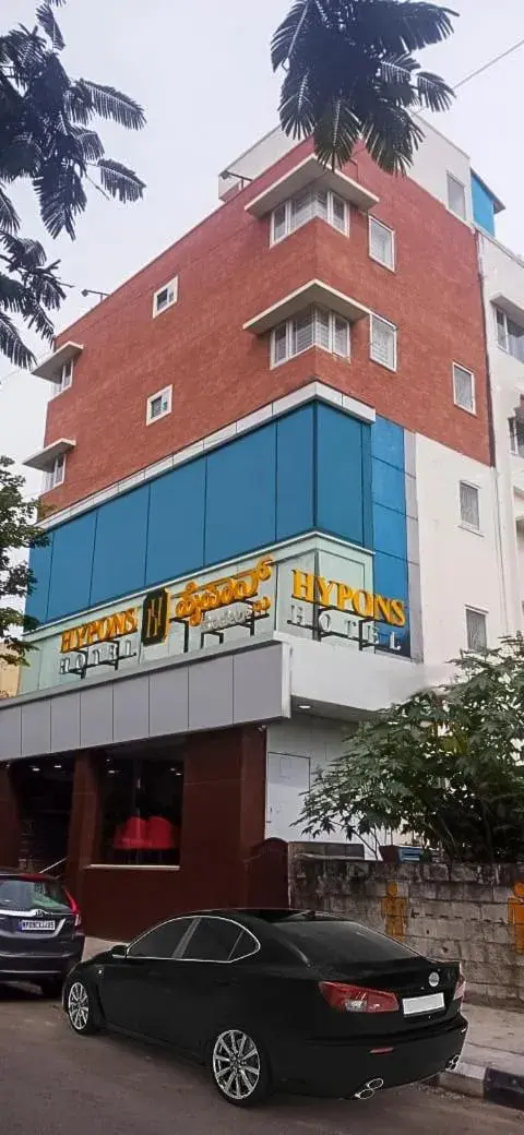 Property building in Hypons Hotel Property building in Hypons Hotel