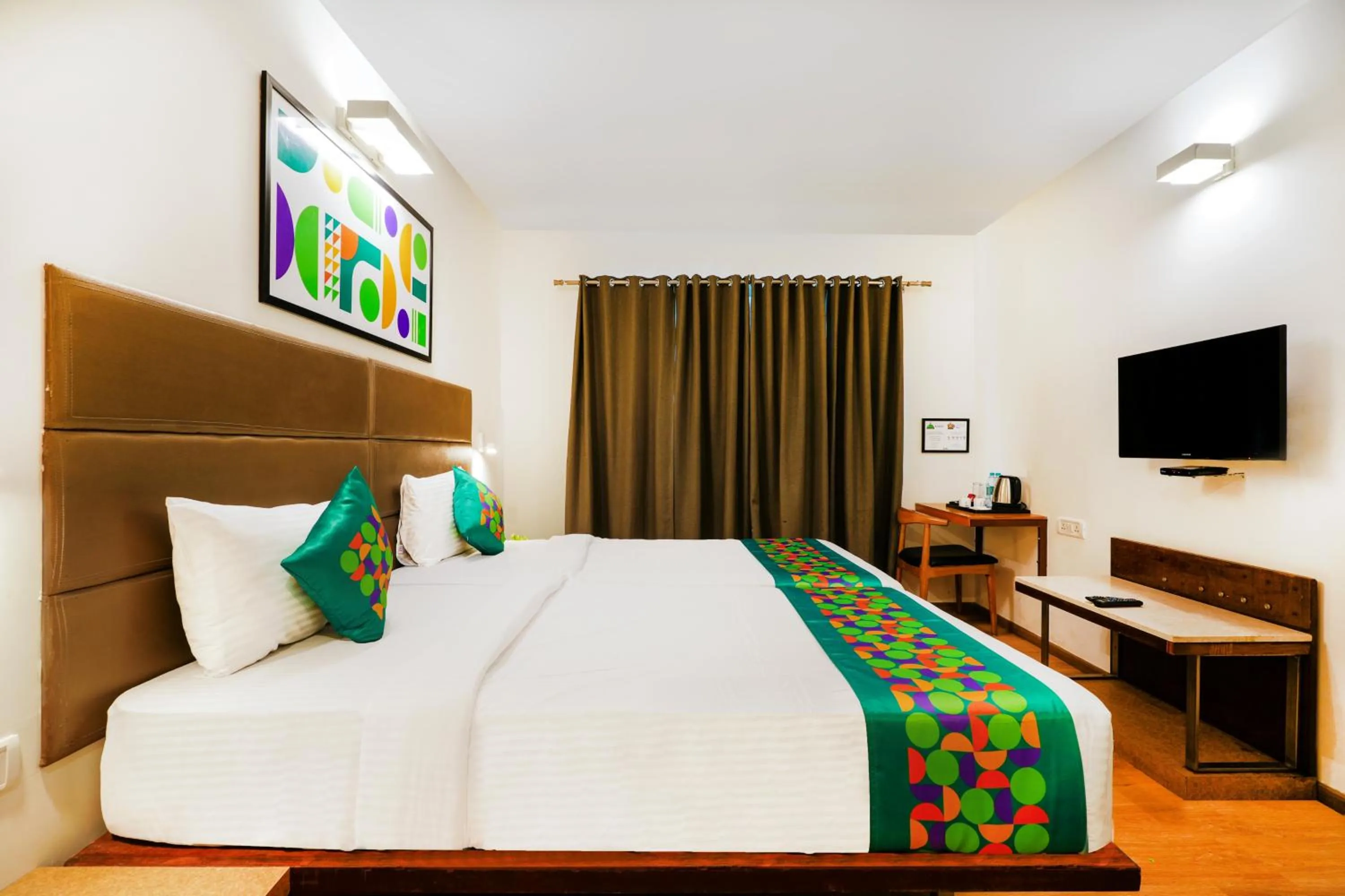Bedroom in Treebo Jagadish Hotel, Jayanagar