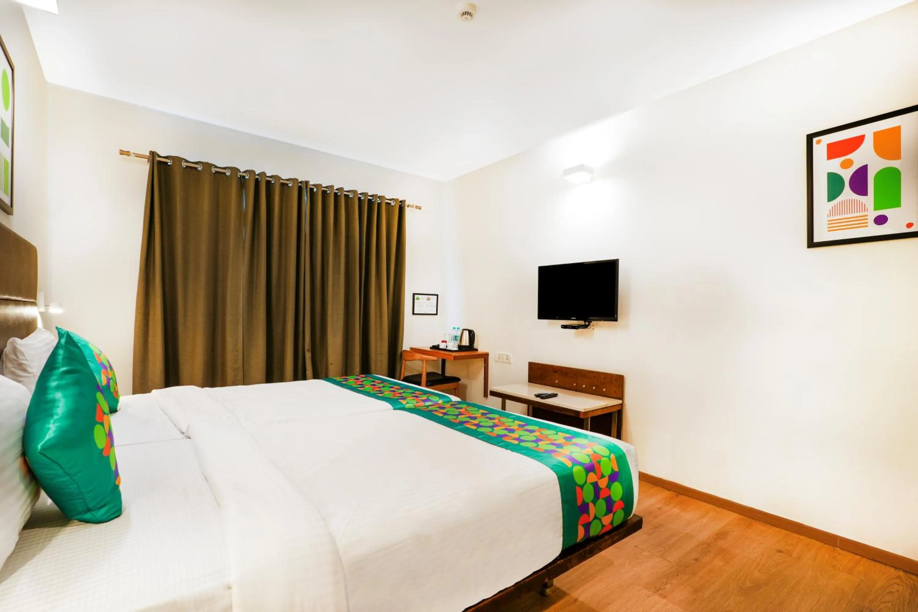 Bedroom in Treebo Jagadish Hotel, Jayanagar