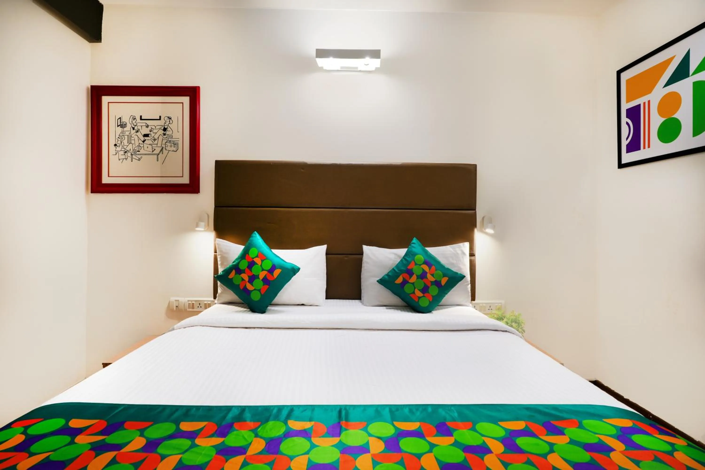 Bedroom in Treebo Jagadish Hotel, Jayanagar
