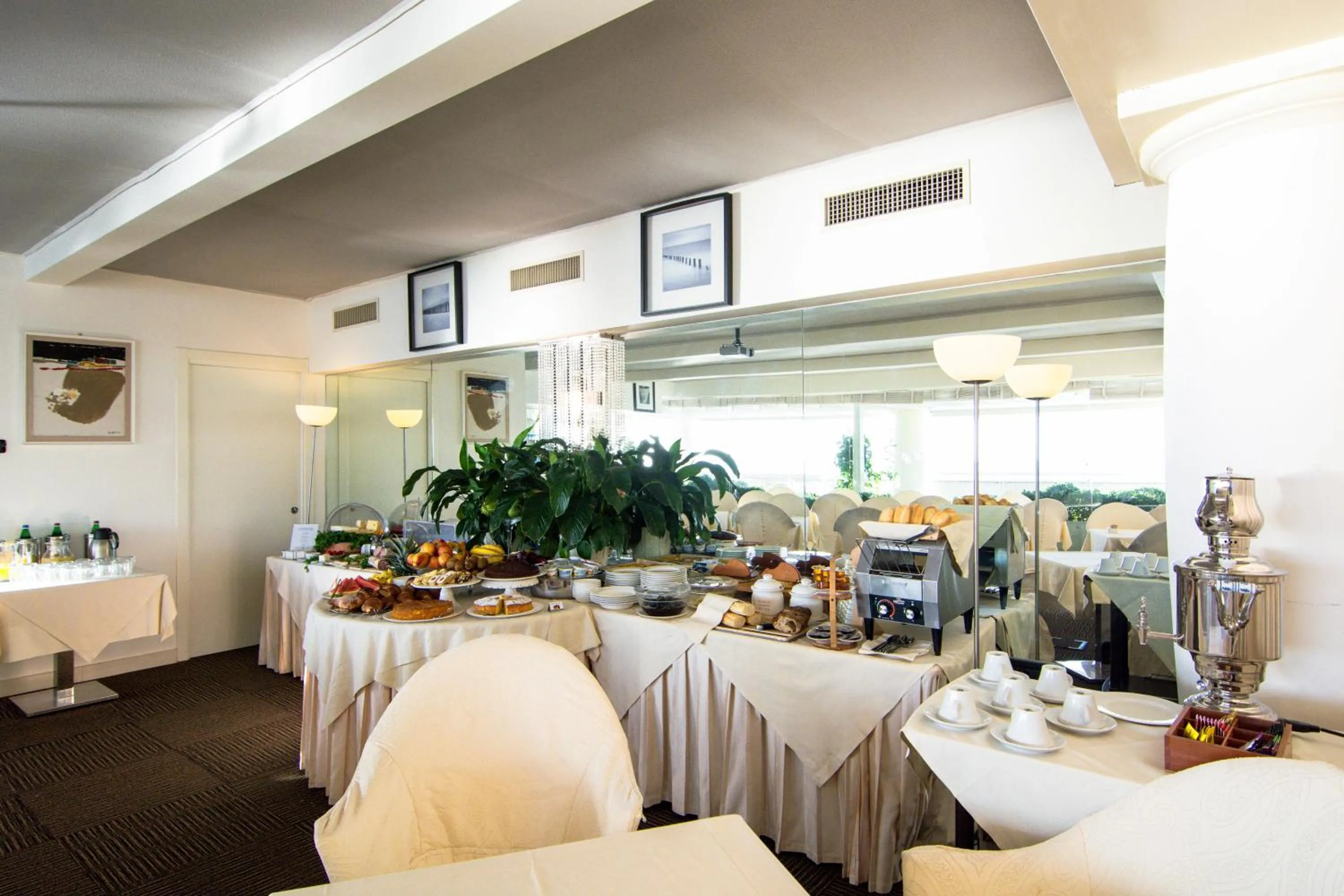 Restaurant/places to eat in Terrazza Marconi Hotel&Spamarine