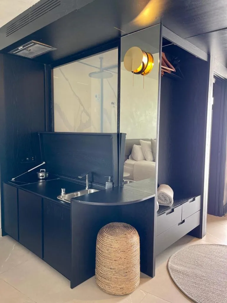 TenSuites - Adults Only