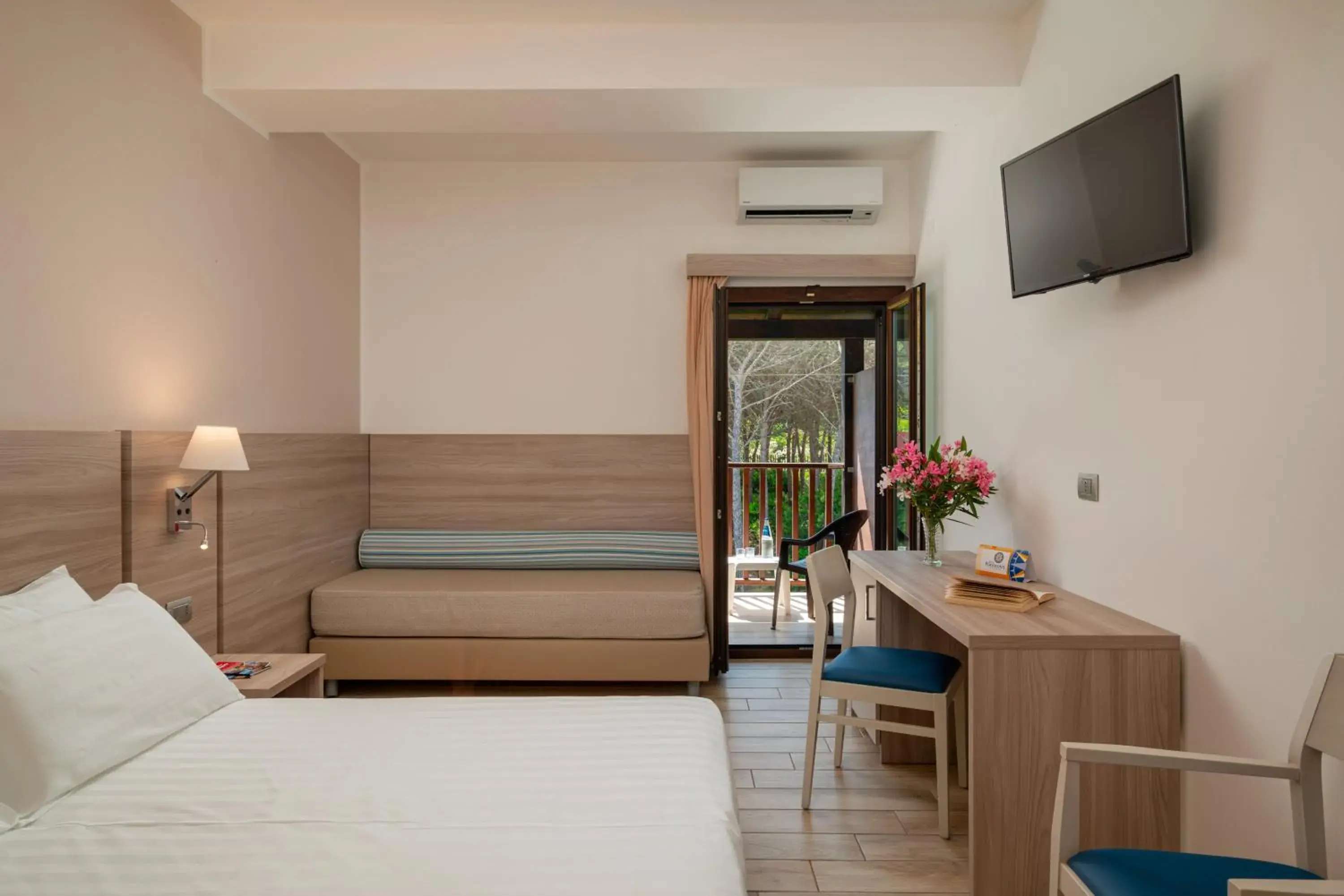 Comfort Room with Lateral Sea View - single occupancy in Hotel Portoconte Comfort Room with Lateral Sea View - single occupancy in Hotel Portoconte