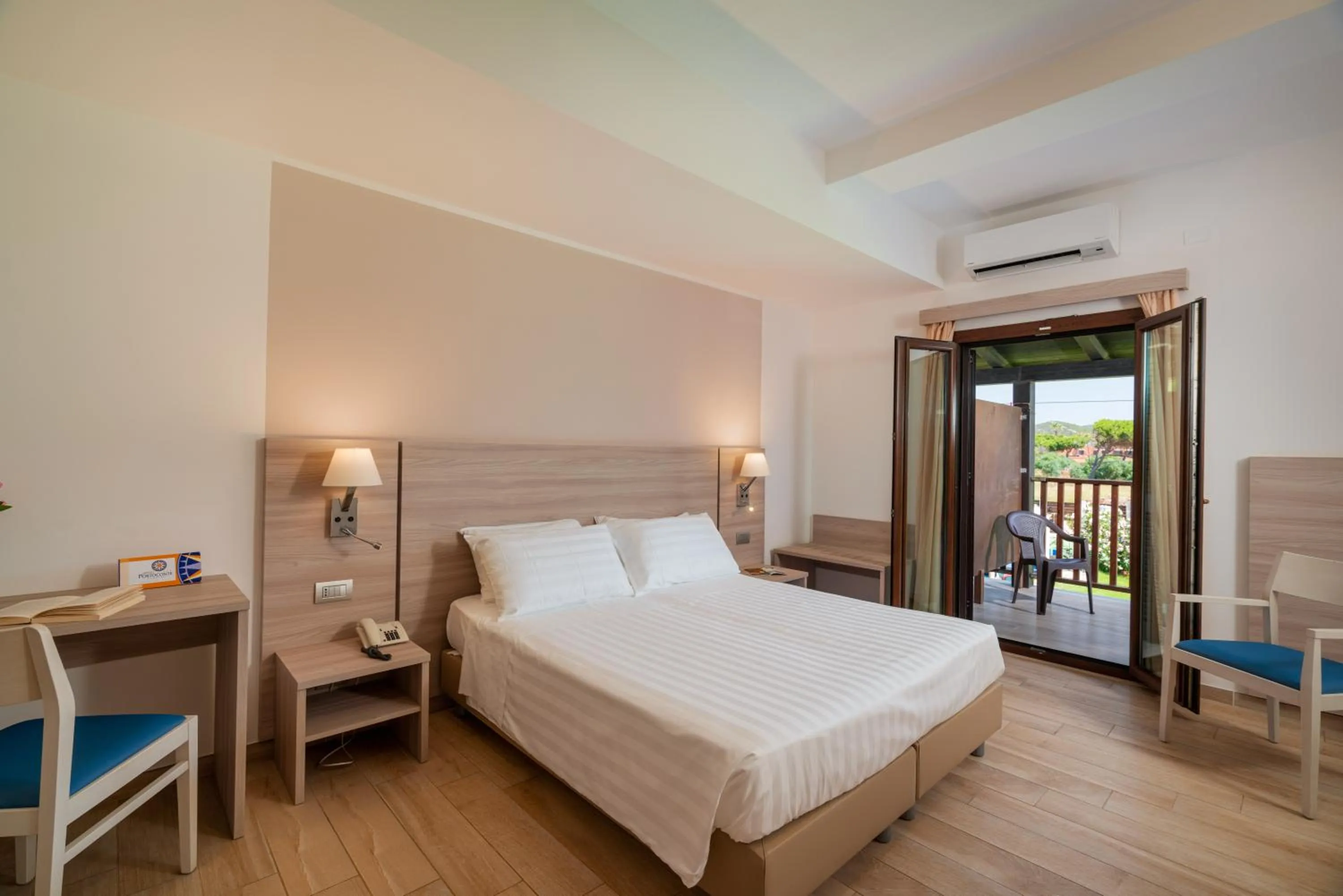 Bedroom, Bed in Hotel Portoconte