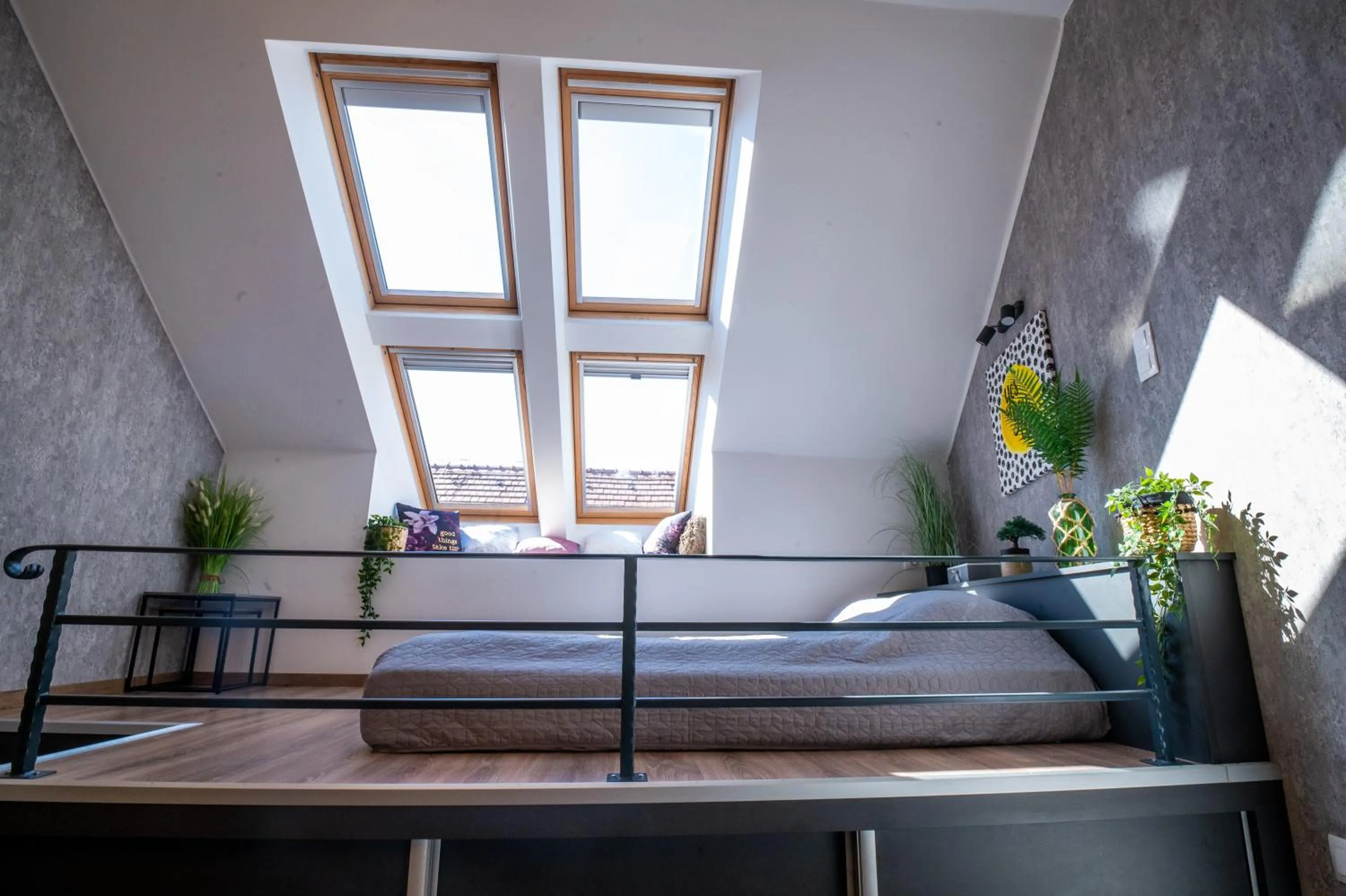 Bed in Palms Apartments Budapest