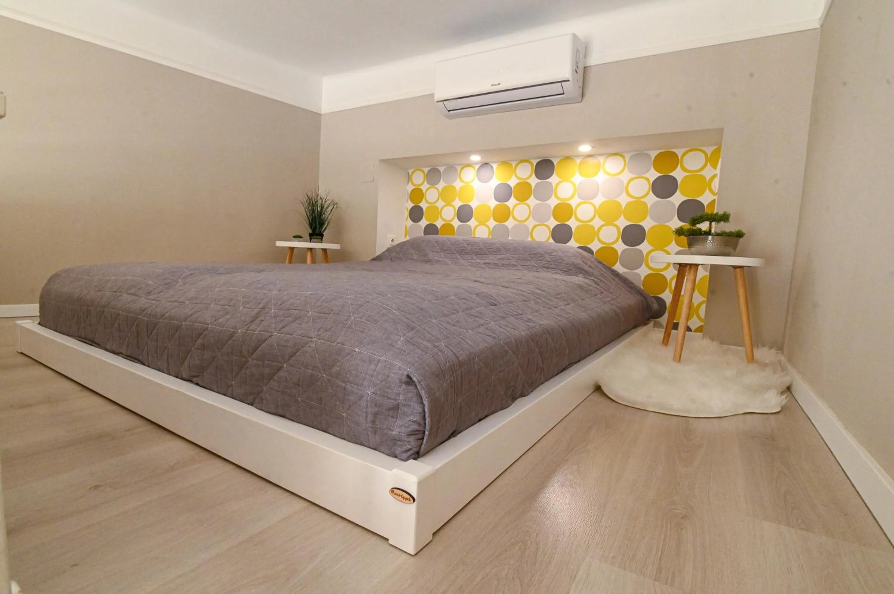 Bed in Palms Apartments Budapest