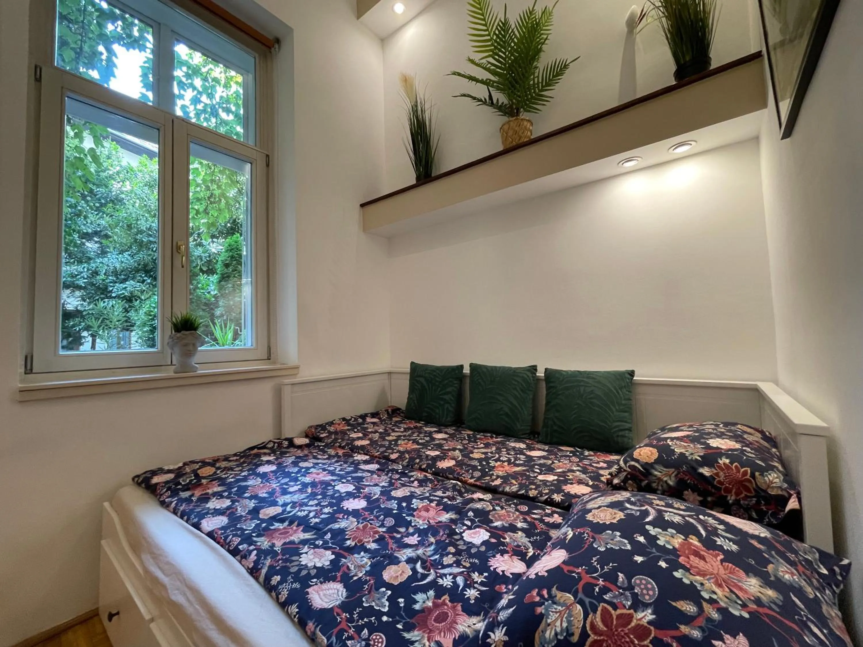 Bed in Palms Apartments Budapest