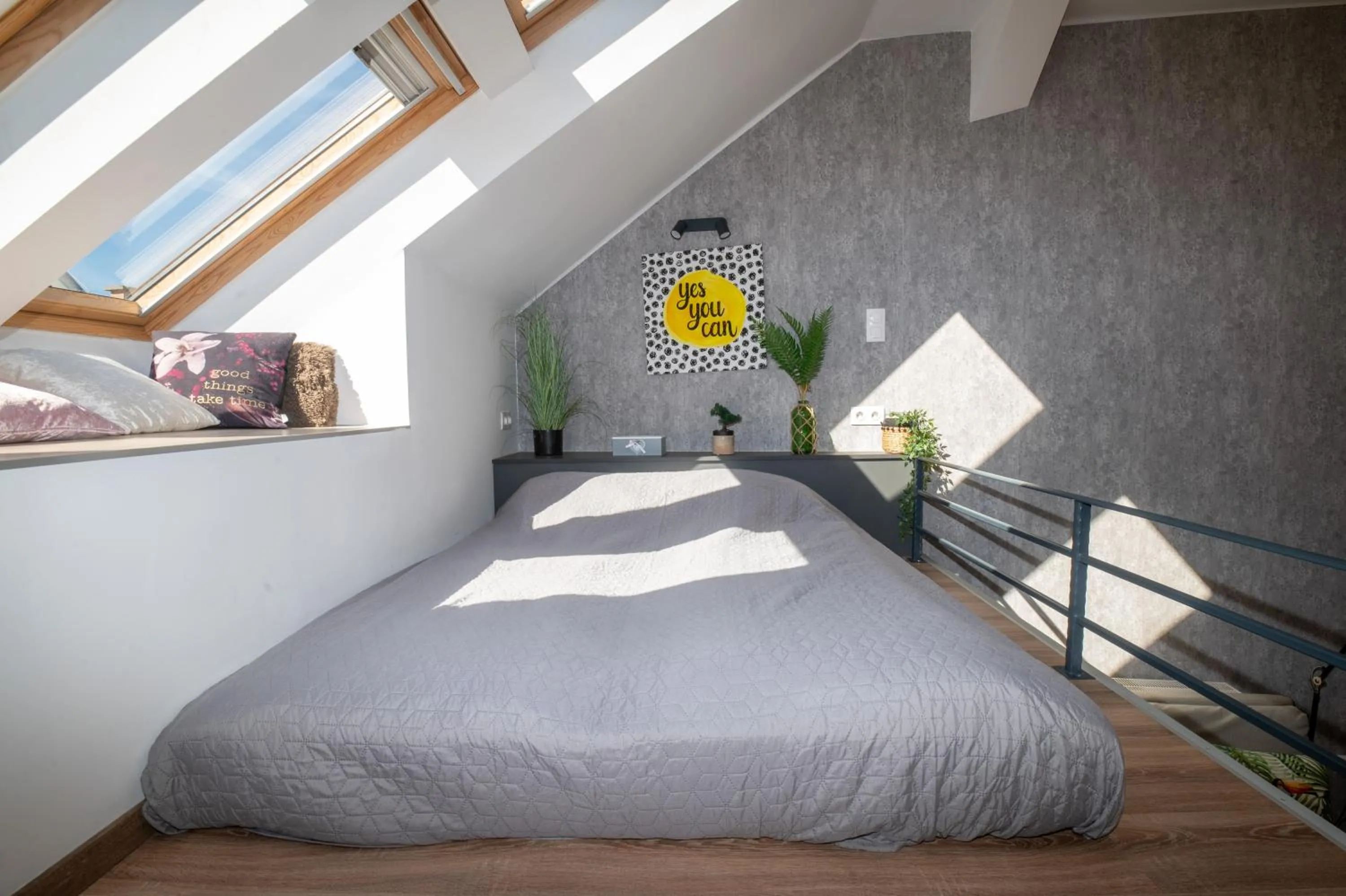 Bed in Palms Apartments Budapest
