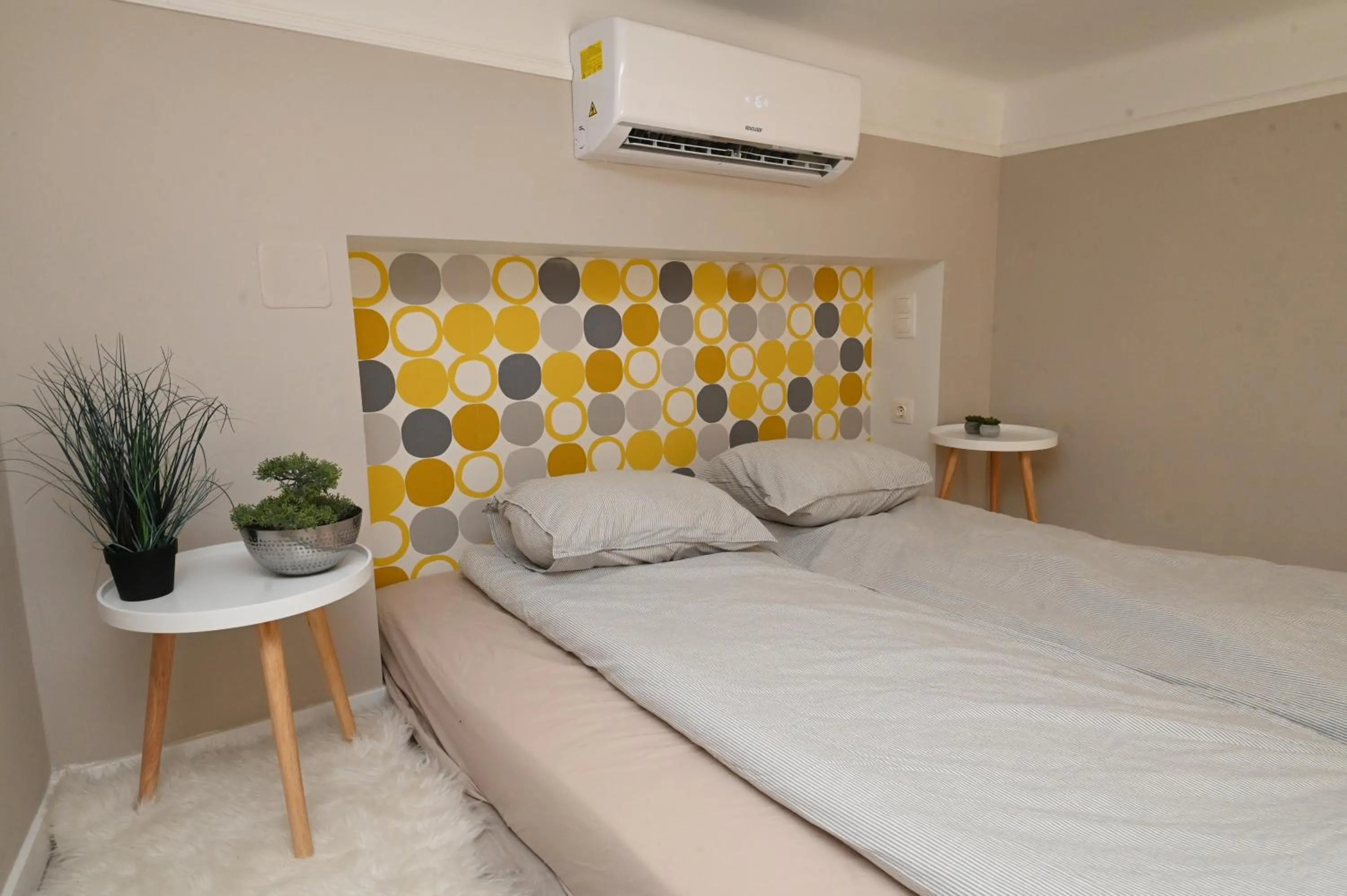 Bed in Palms Apartments Budapest