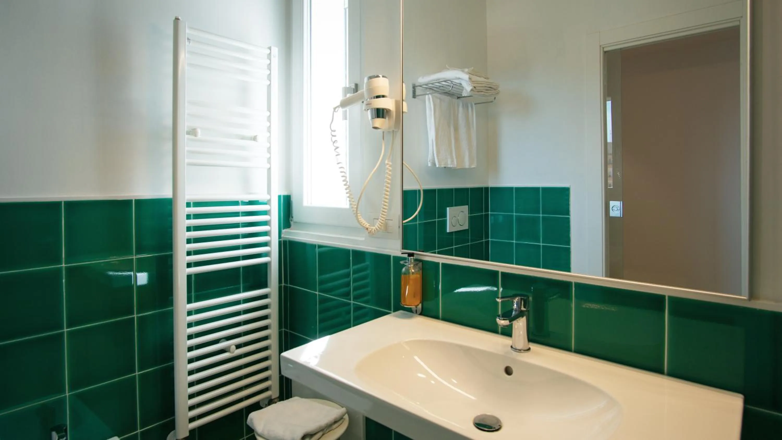 Bathroom in Mistral2 Hotel