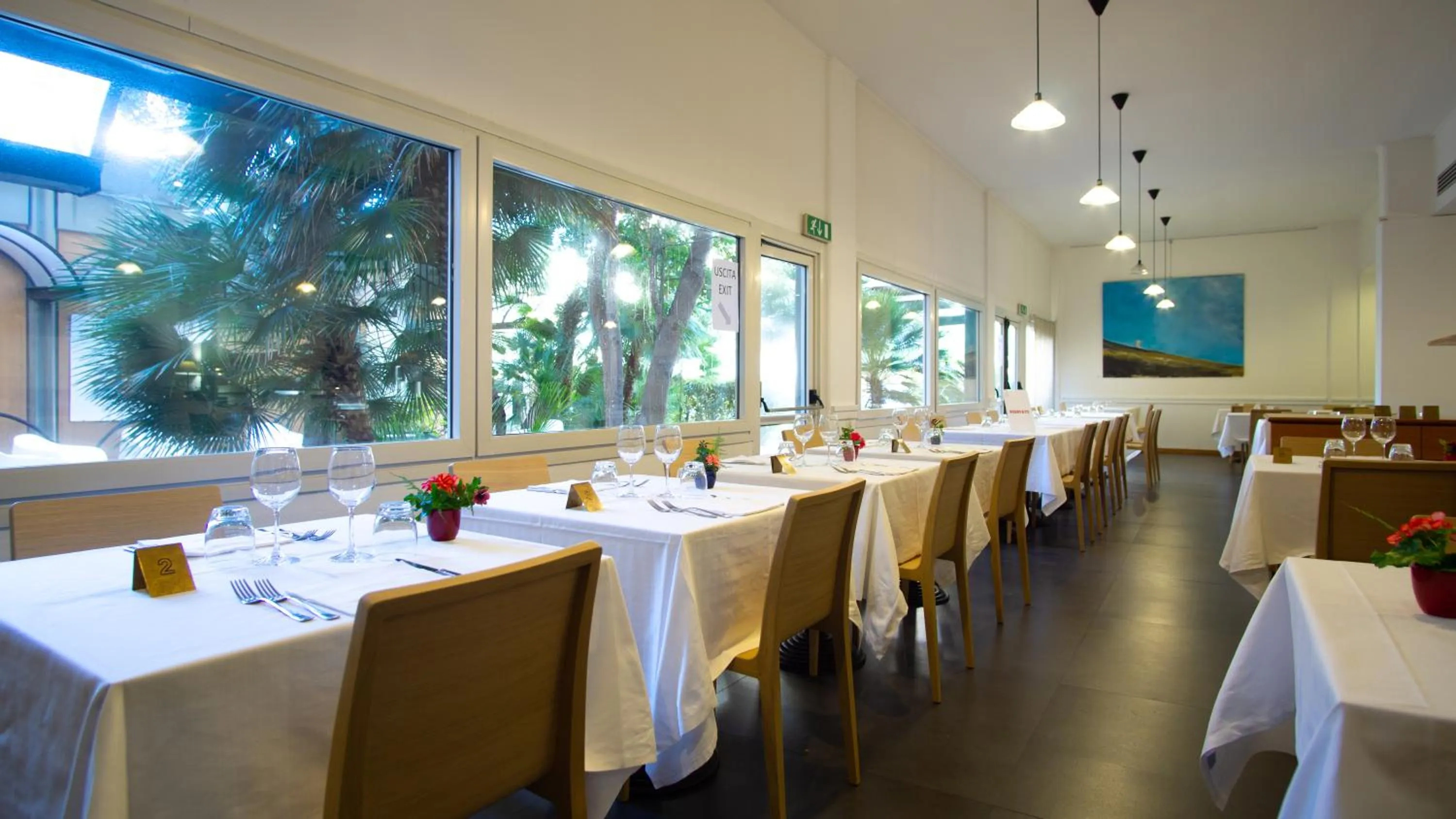 Restaurant/places to eat in Mistral2 Hotel