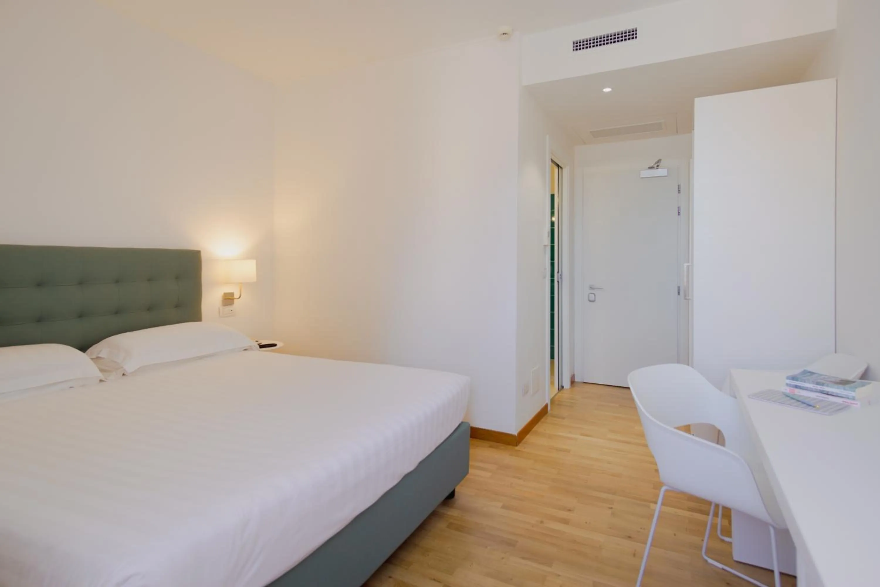 Bedroom, Bed in Mistral2 Hotel