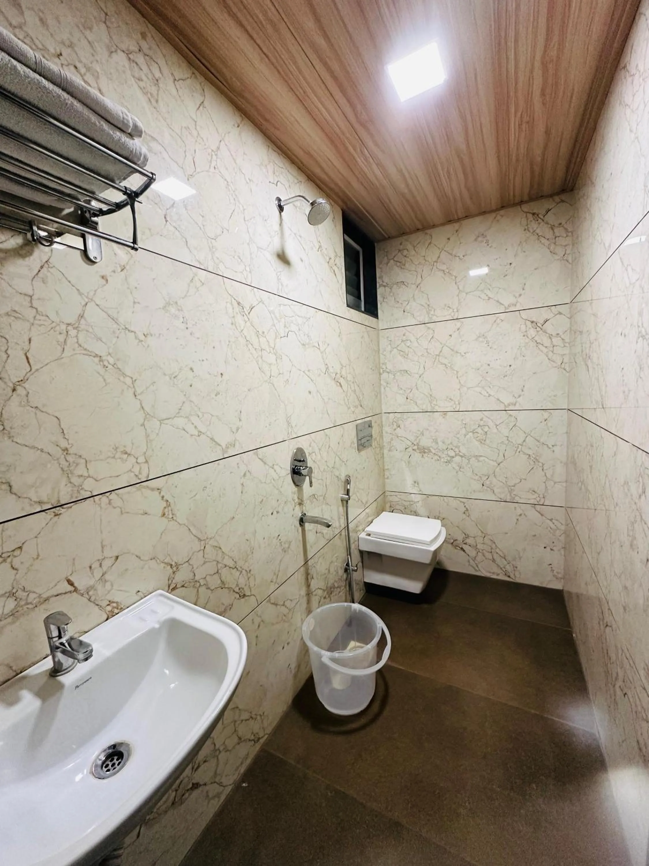 Bathroom in Hotel Grand Indu, 3 Star Kolhapur