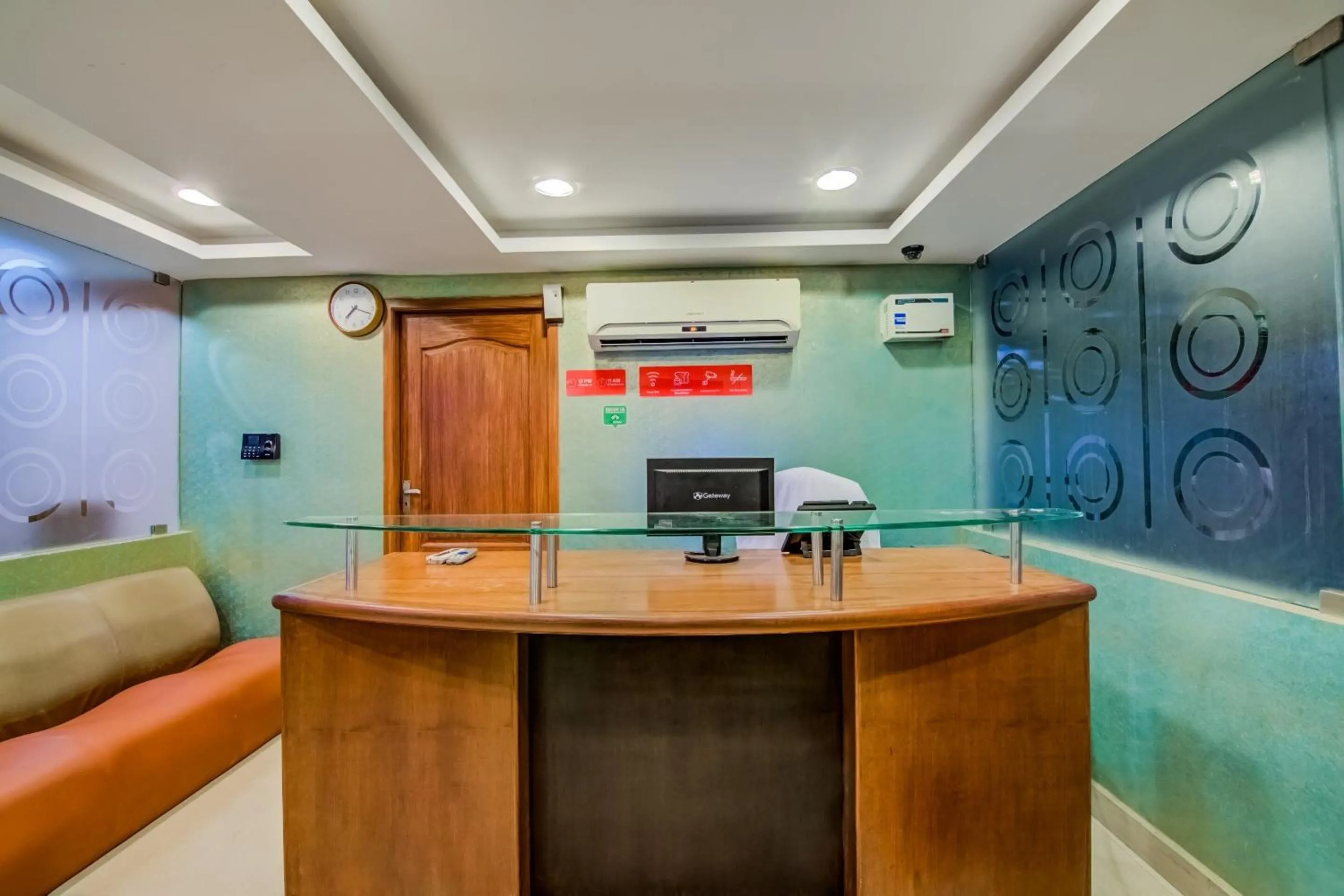 Lobby or reception in Hotel O Perungudi