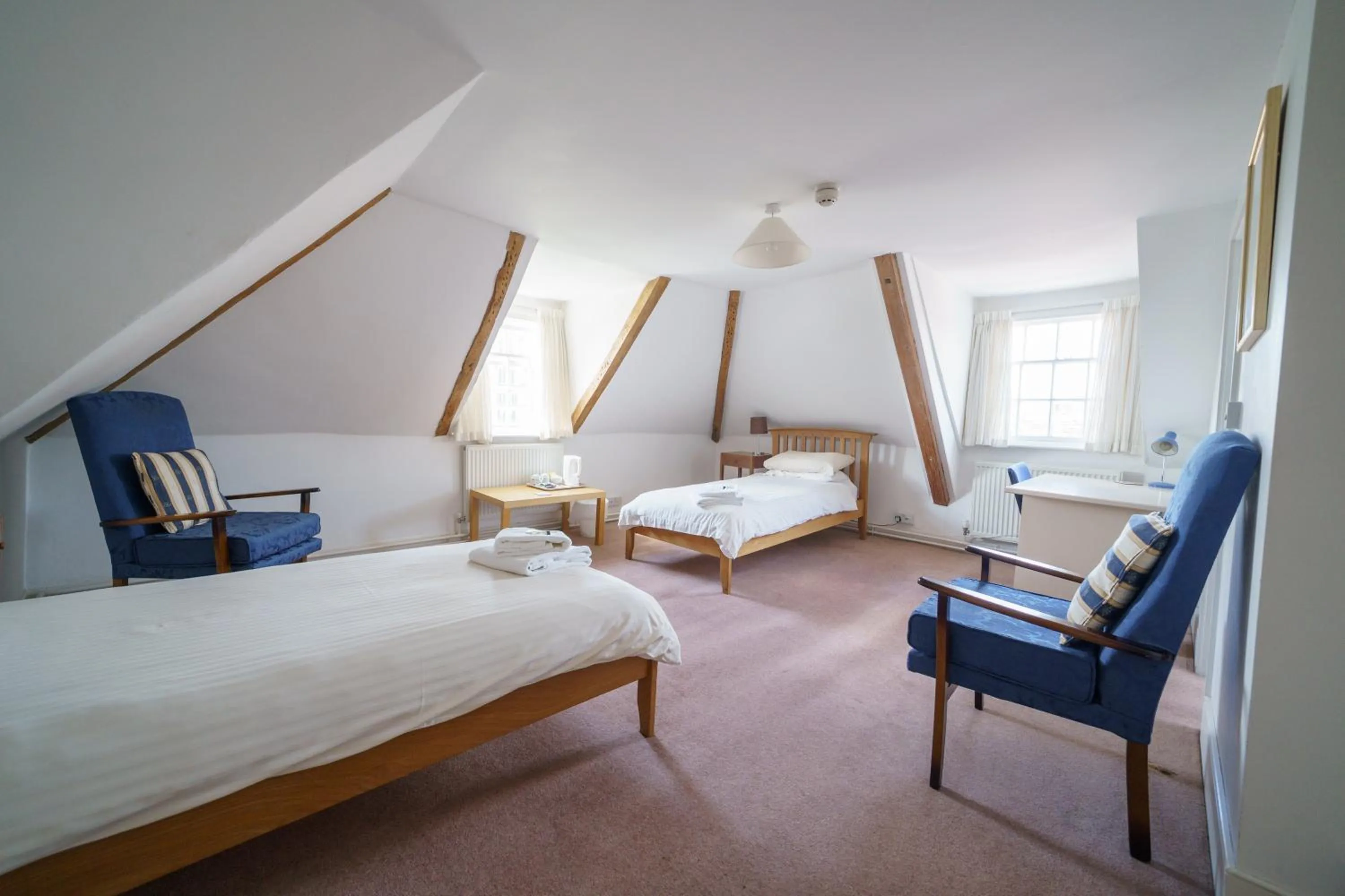 Photo of the whole room, Bed in Sarum College