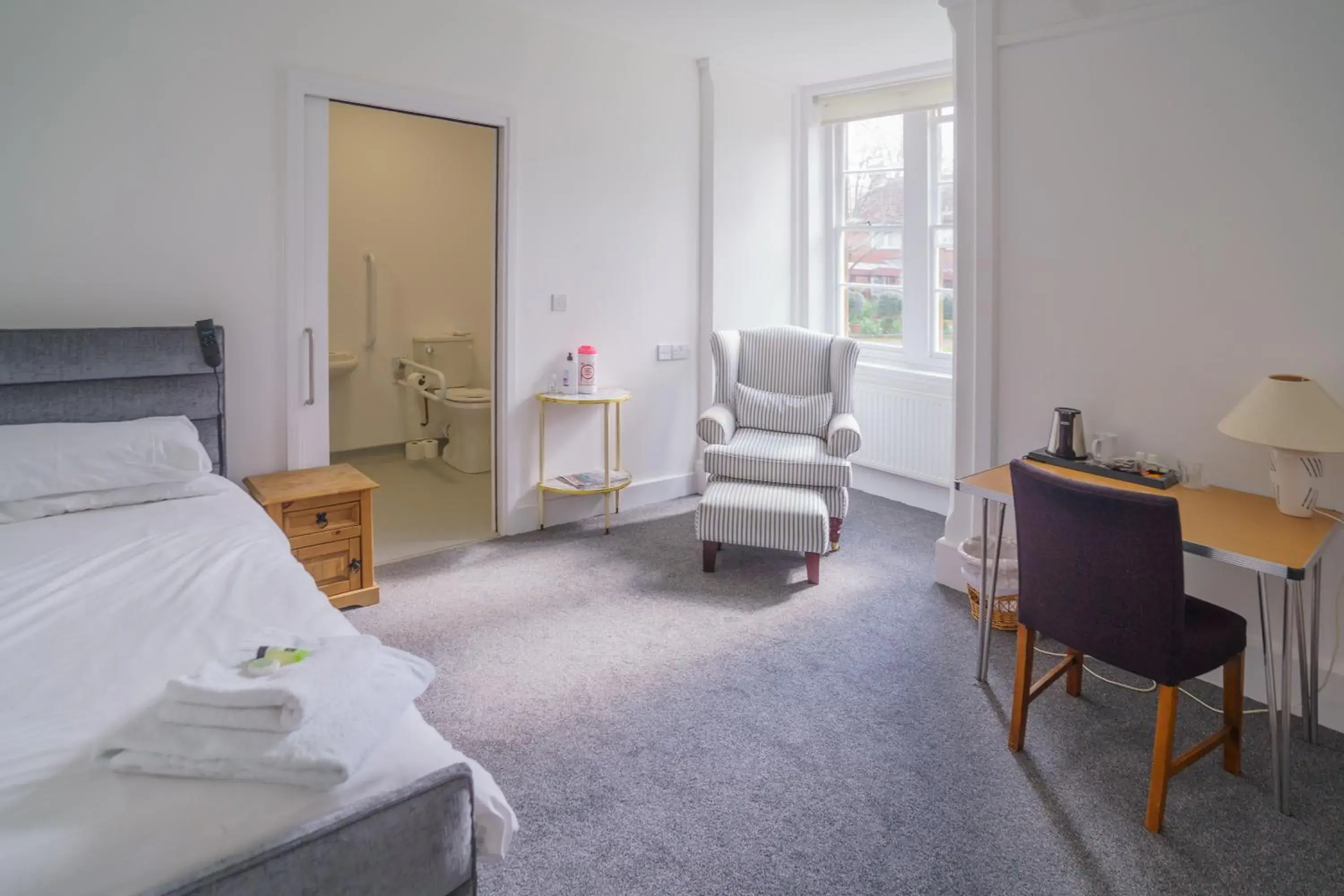 Photo of the whole room, Bed in Sarum College Photo of the whole room, Bed in Sarum College