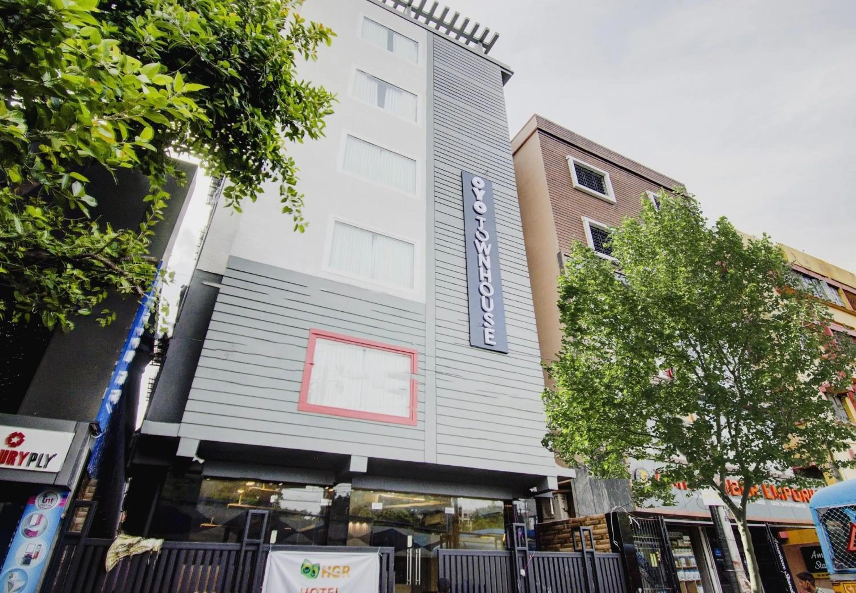 Facade/entrance in Super Townhouse OAK Seventy Seven