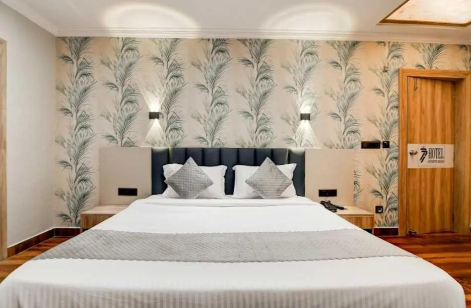 Bedroom in Super Townhouse OAK Seventy Seven