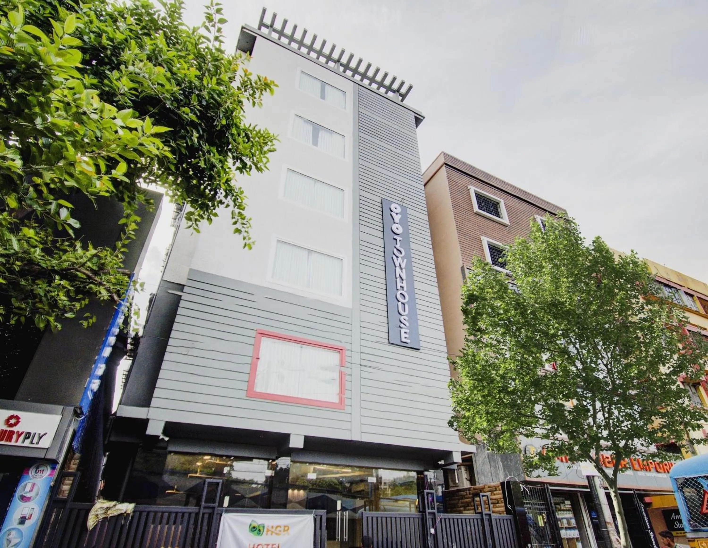 Facade/entrance in Super Townhouse OAK Seventy Seven