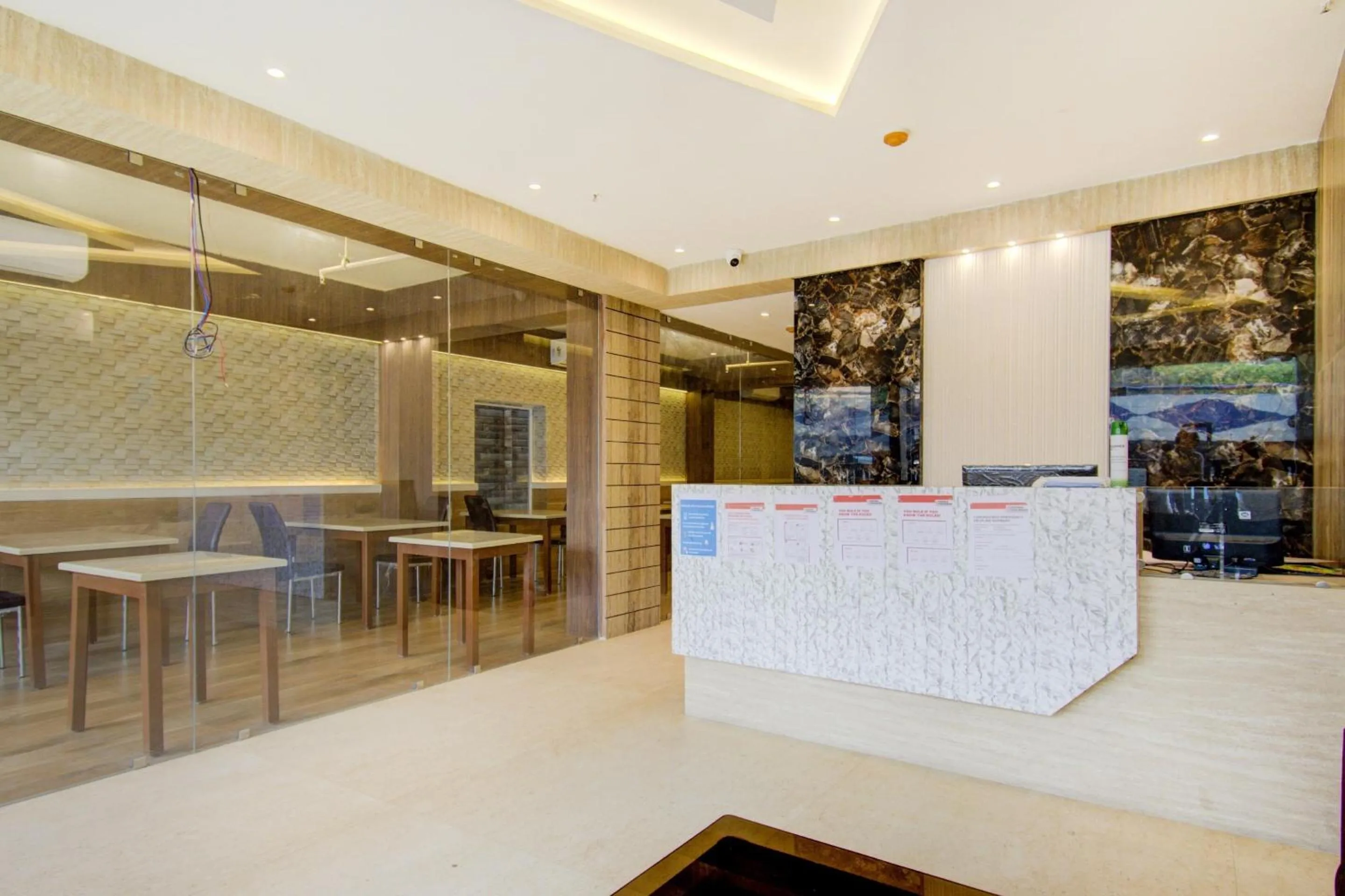 Lobby or reception in Super Townhouse OAK Seventy Seven