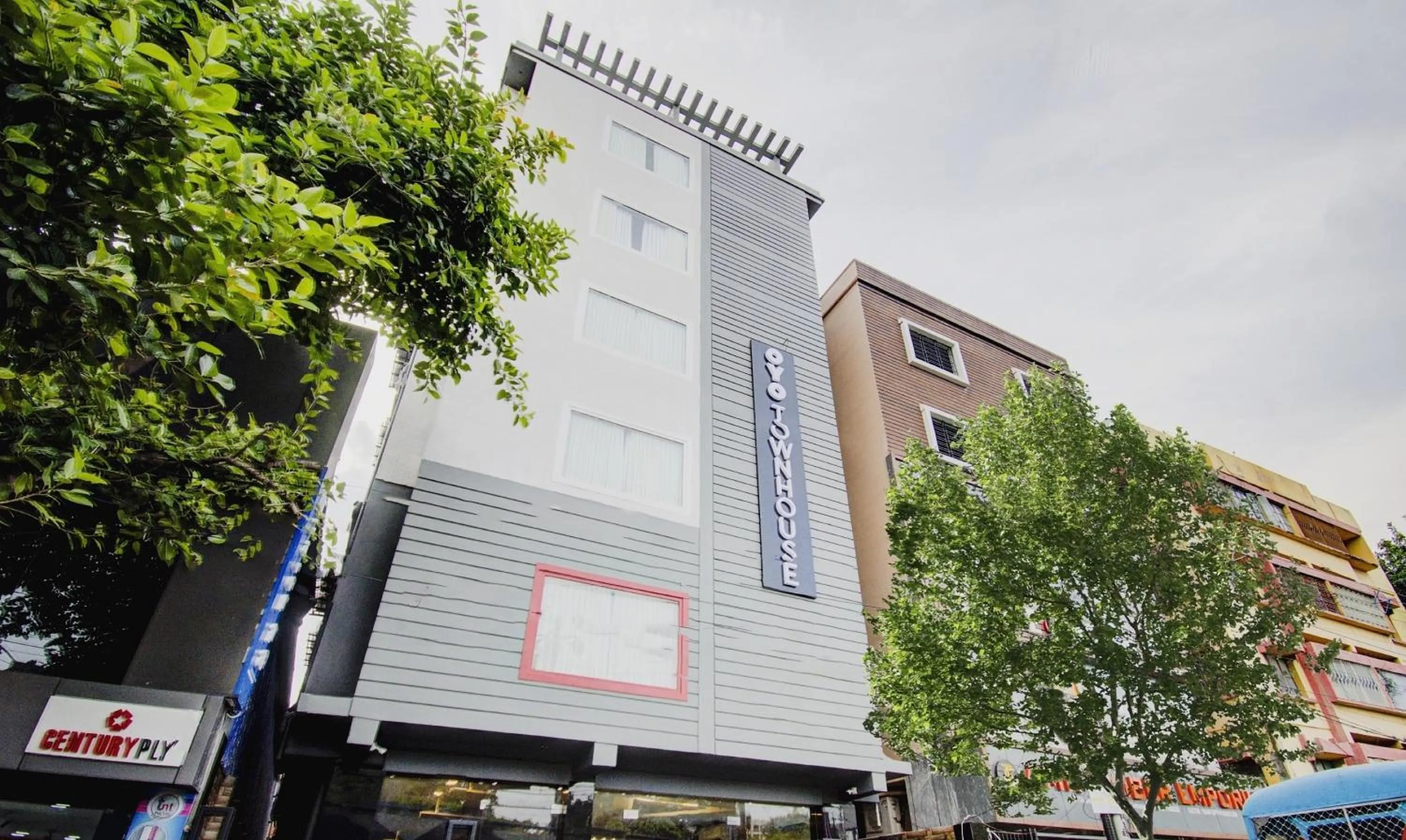 Facade/entrance in Super Townhouse OAK Seventy Seven