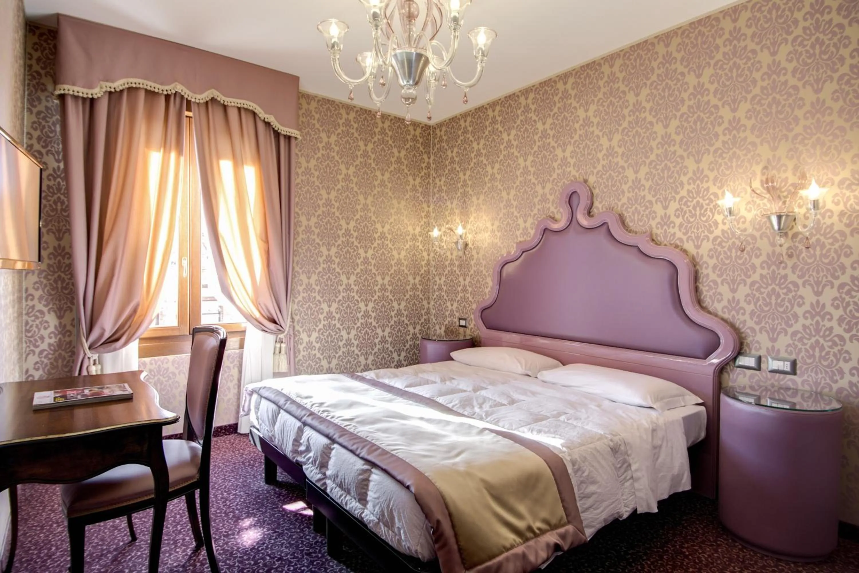 Photo of the whole room, Bed in Domus Cavanis