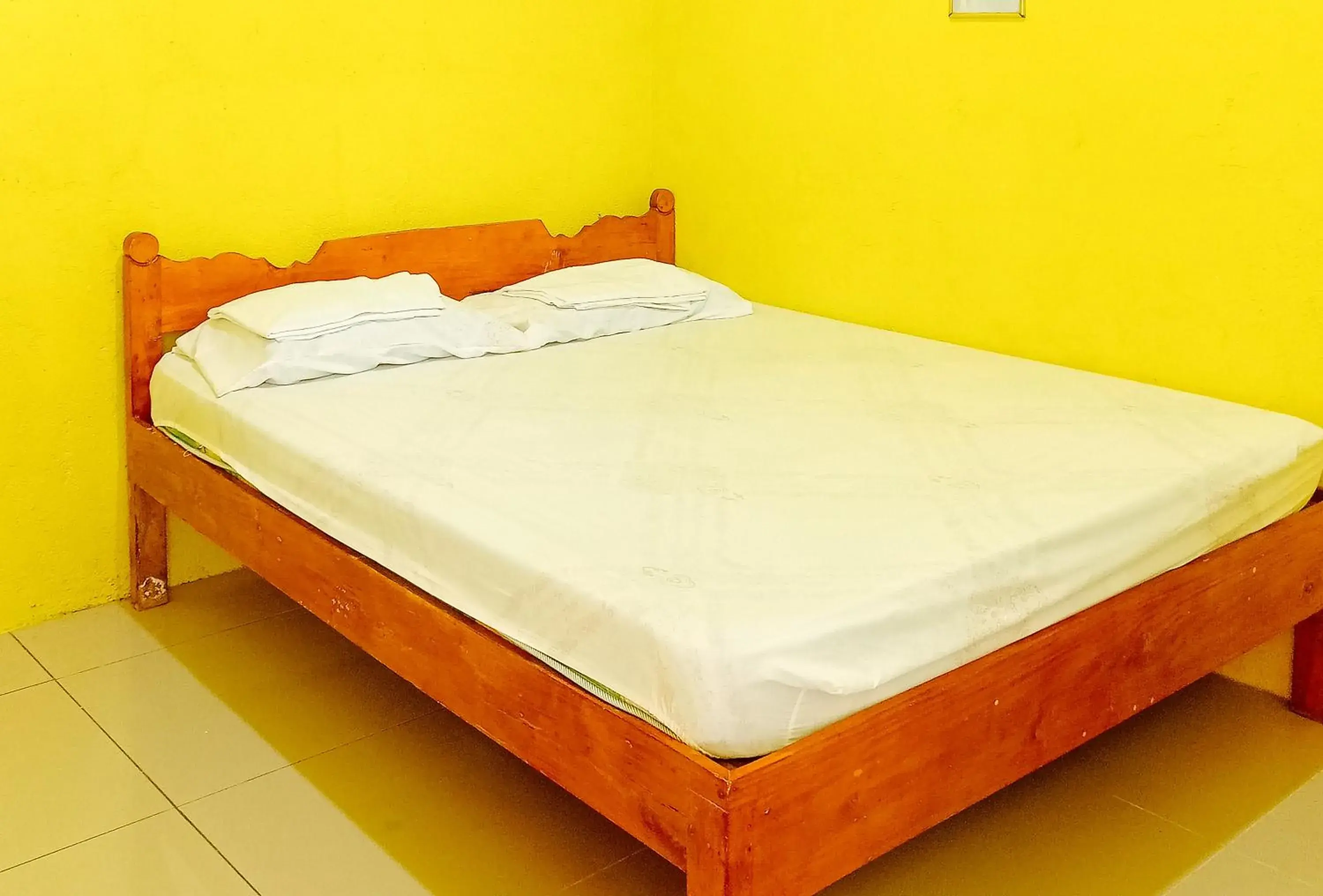 Single Room in Erojo's Beach Resort Single Room in Erojo's Beach Resort