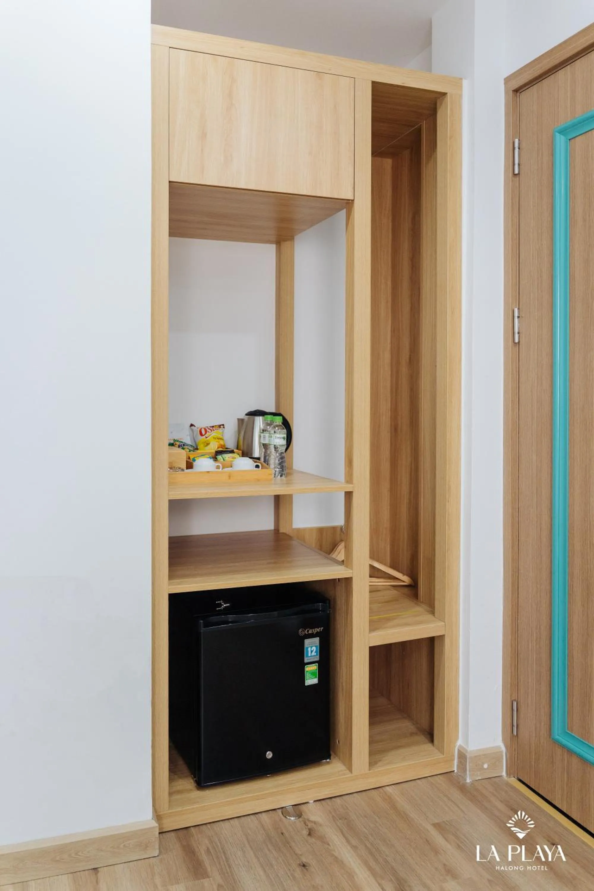 wardrobe in La Playa Ha Long Hotel