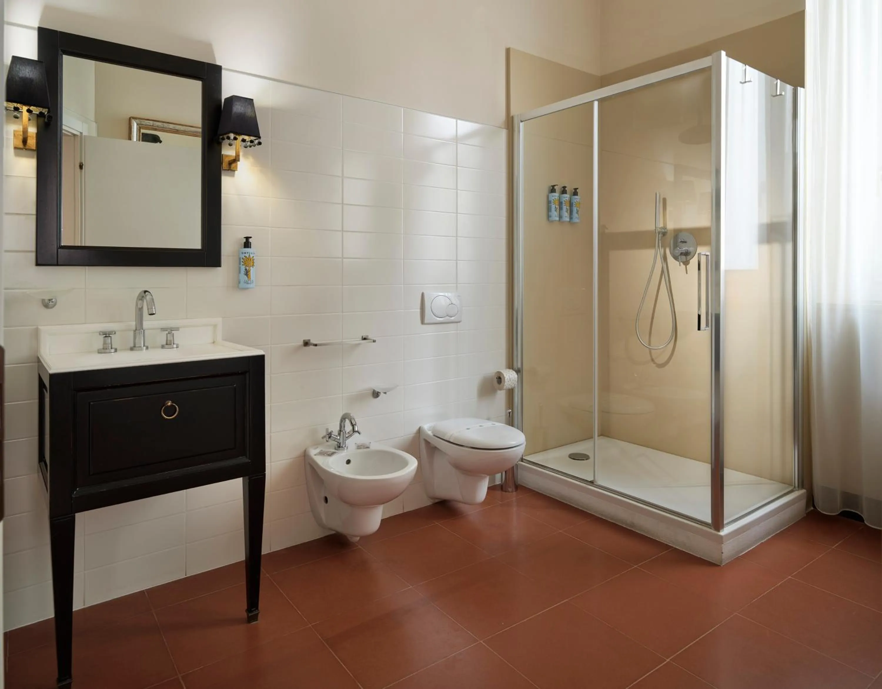 Shower in Santa Maria Foris