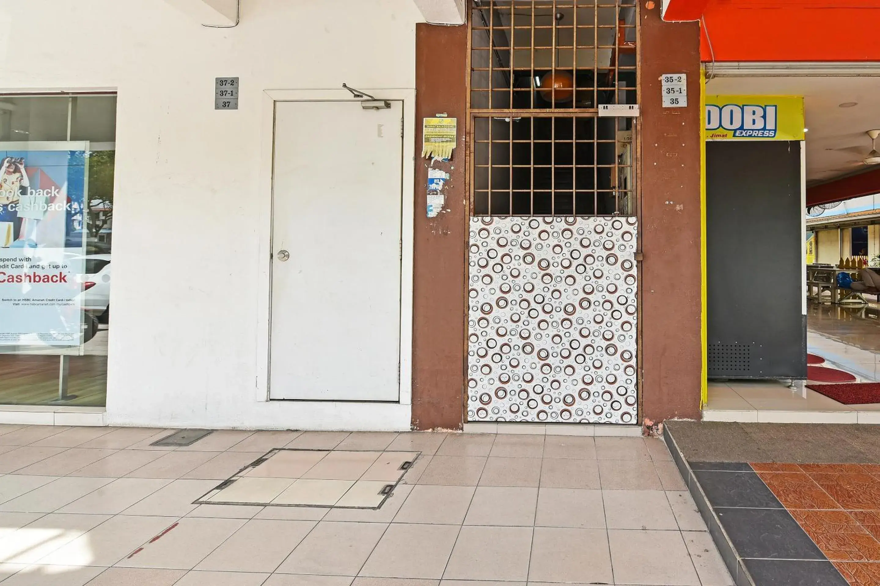 Facade/entrance in Hotel O Sri Rampai Metro Hostel Facade/entrance in Hotel O Sri Rampai Metro Hostel