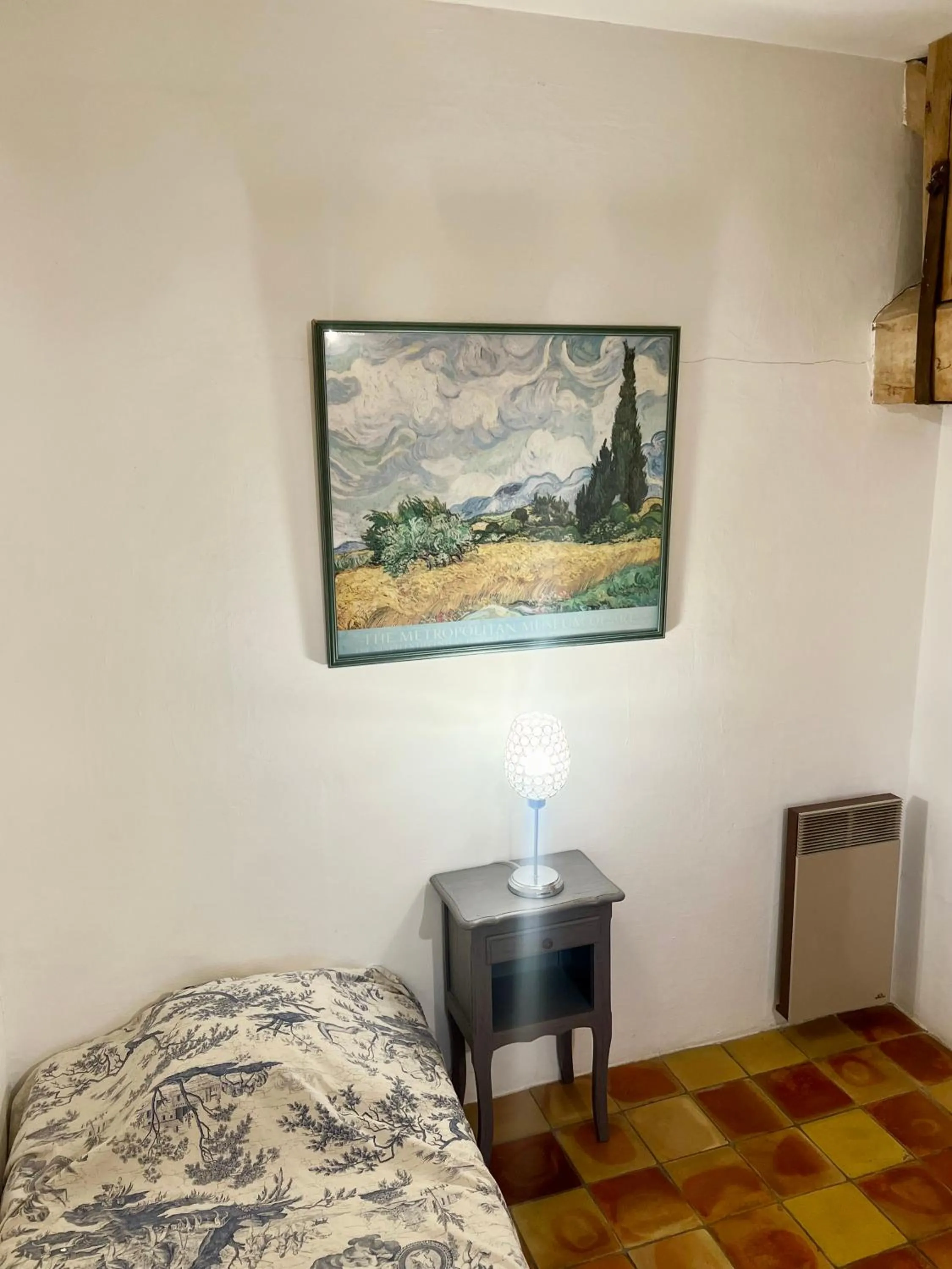 Three-Bedroom House in Château Le Baudou