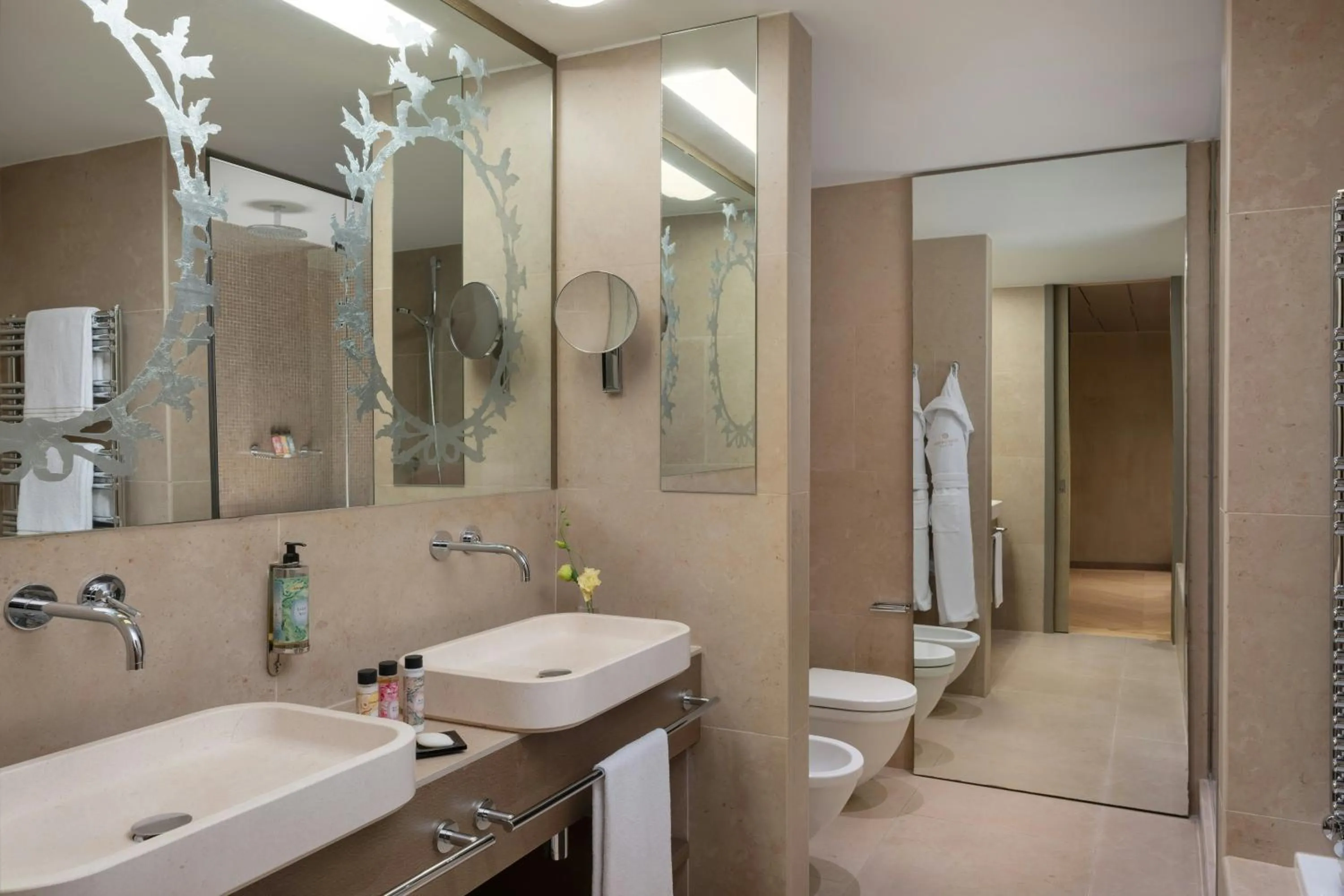 Bathroom in Rosa Grand Milano - Starhotels Collezione