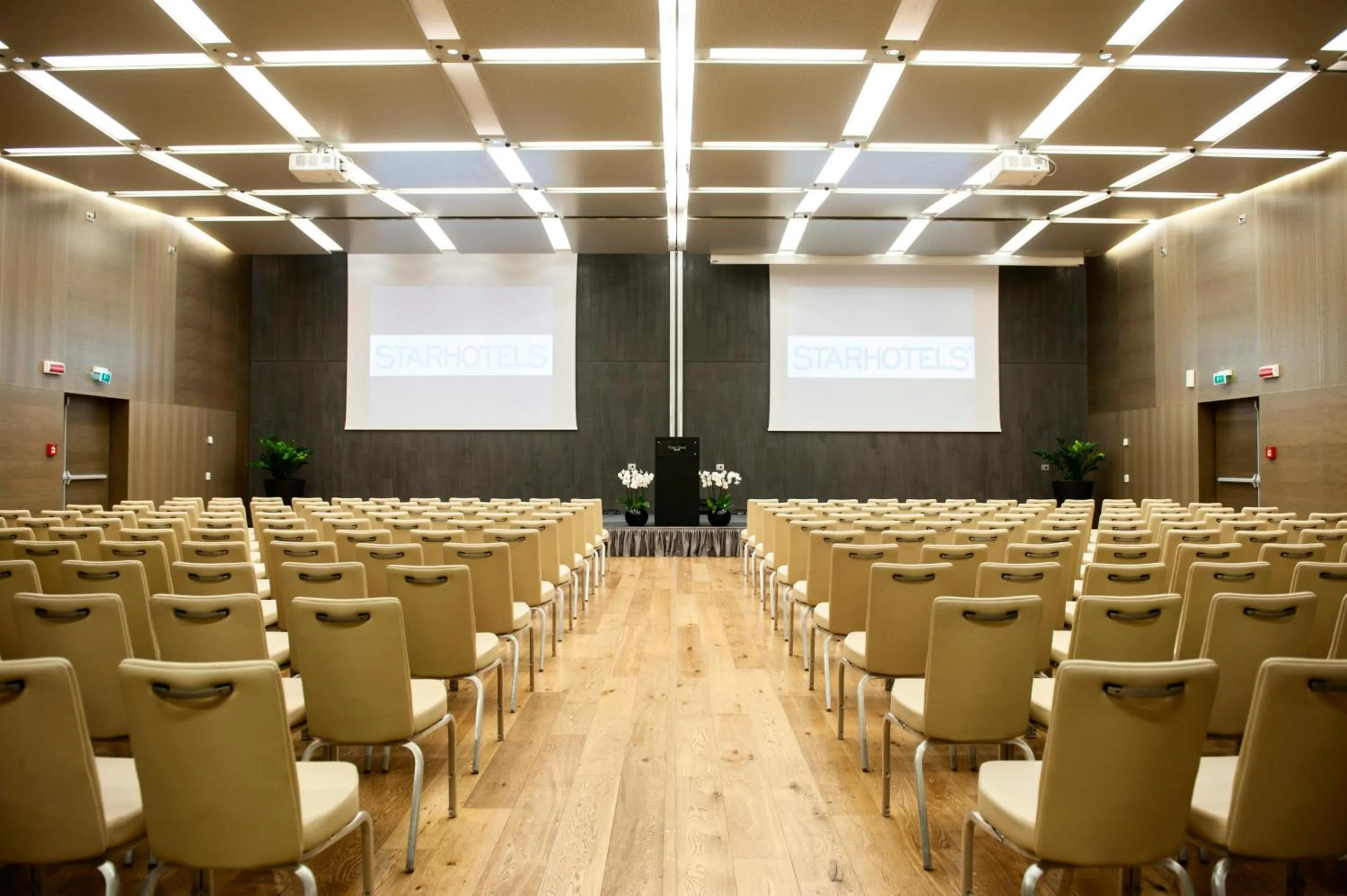 Meeting/conference room in Rosa Grand Milano - Starhotels Collezione