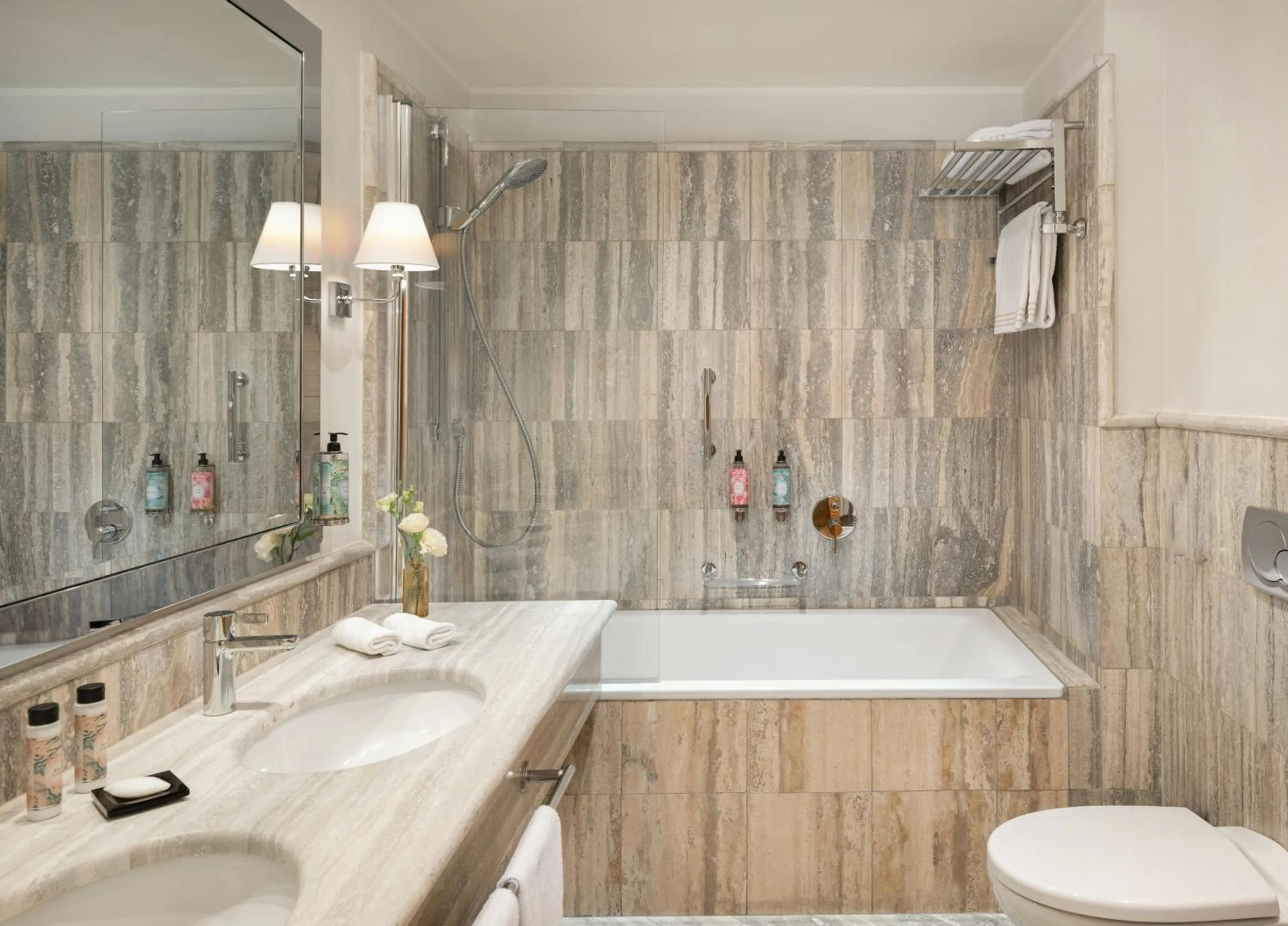 Bathroom in Rosa Grand Milano - Starhotels Collezione