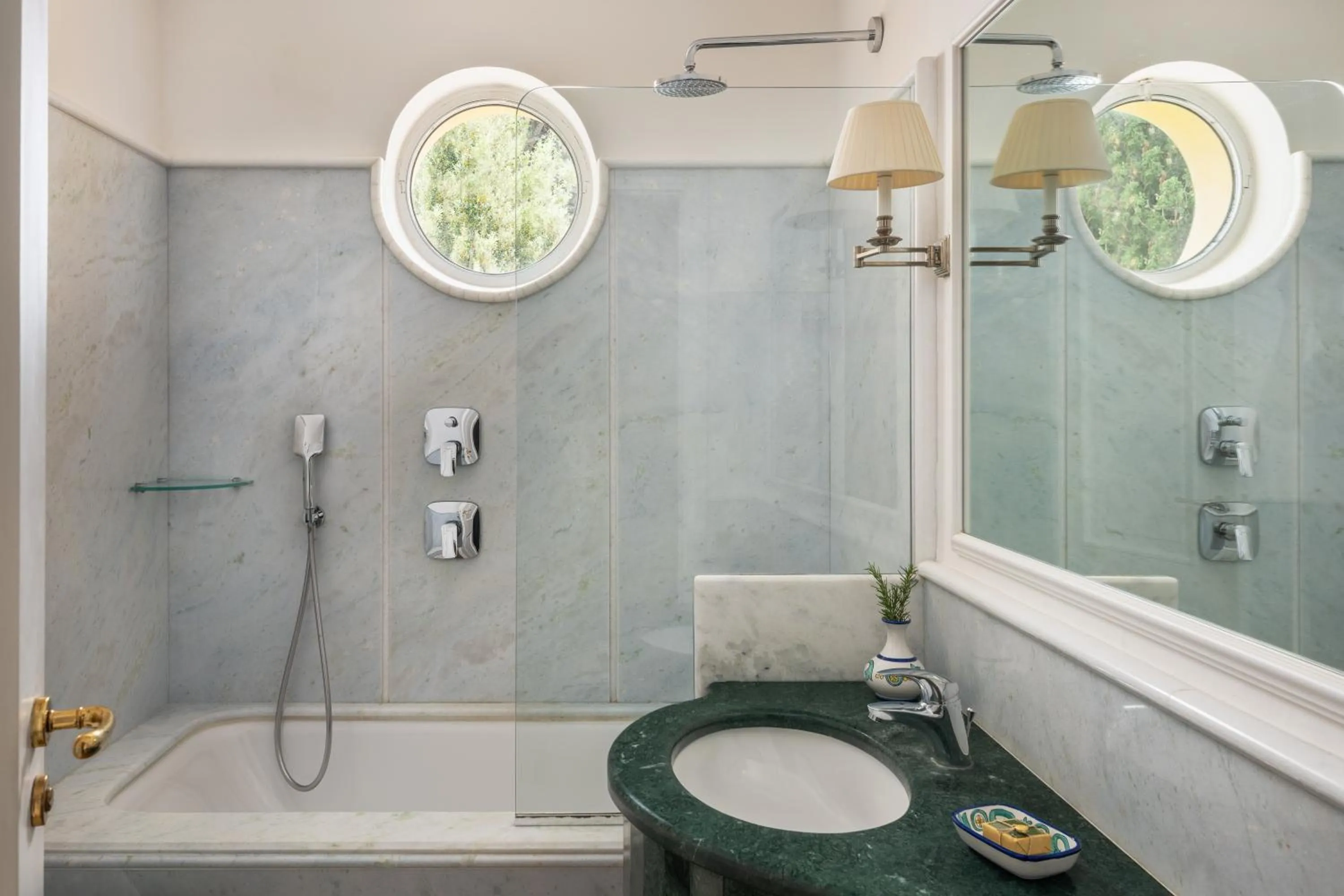 Shower in Hotel Caesar Augustus