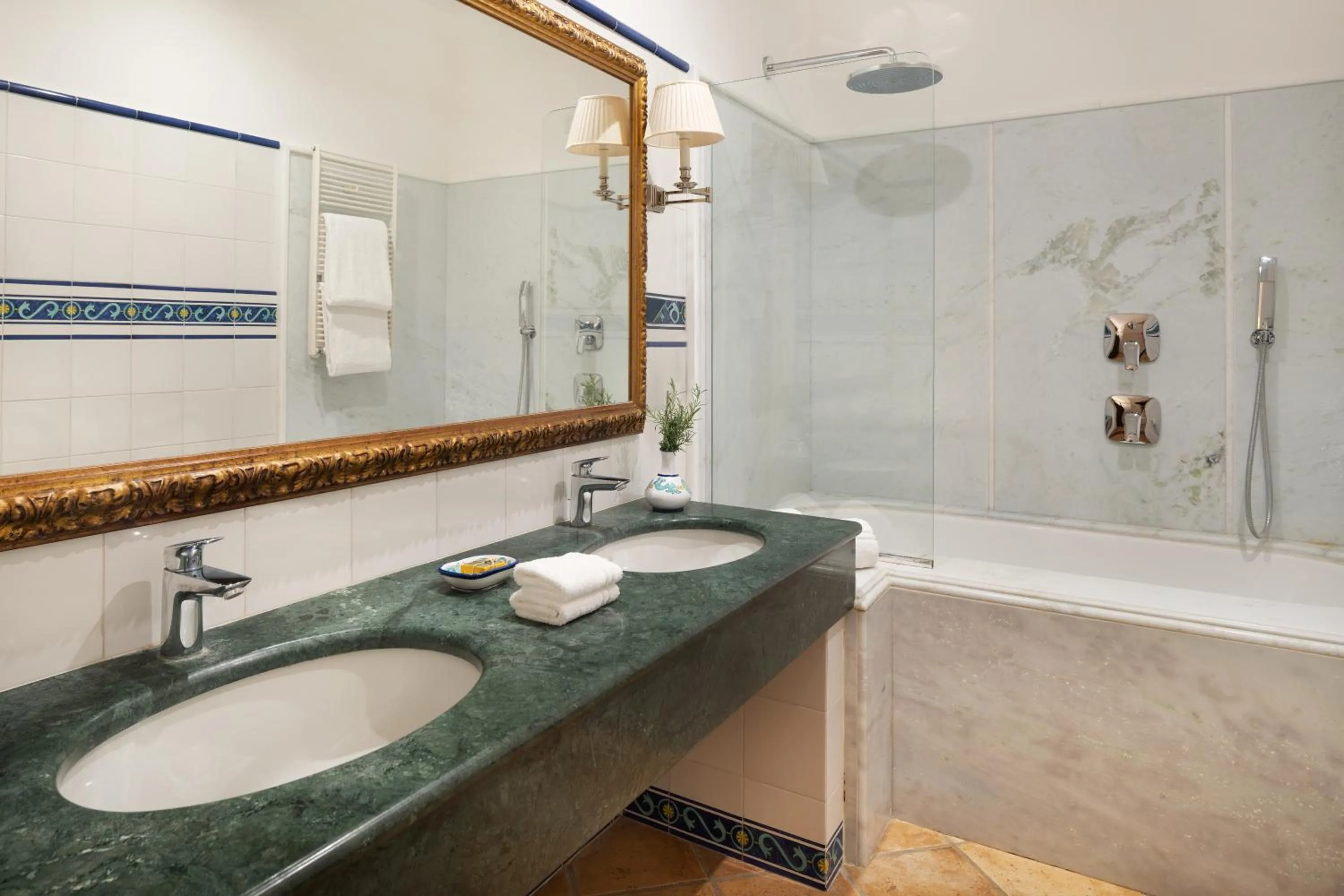 Bathroom in Hotel Caesar Augustus