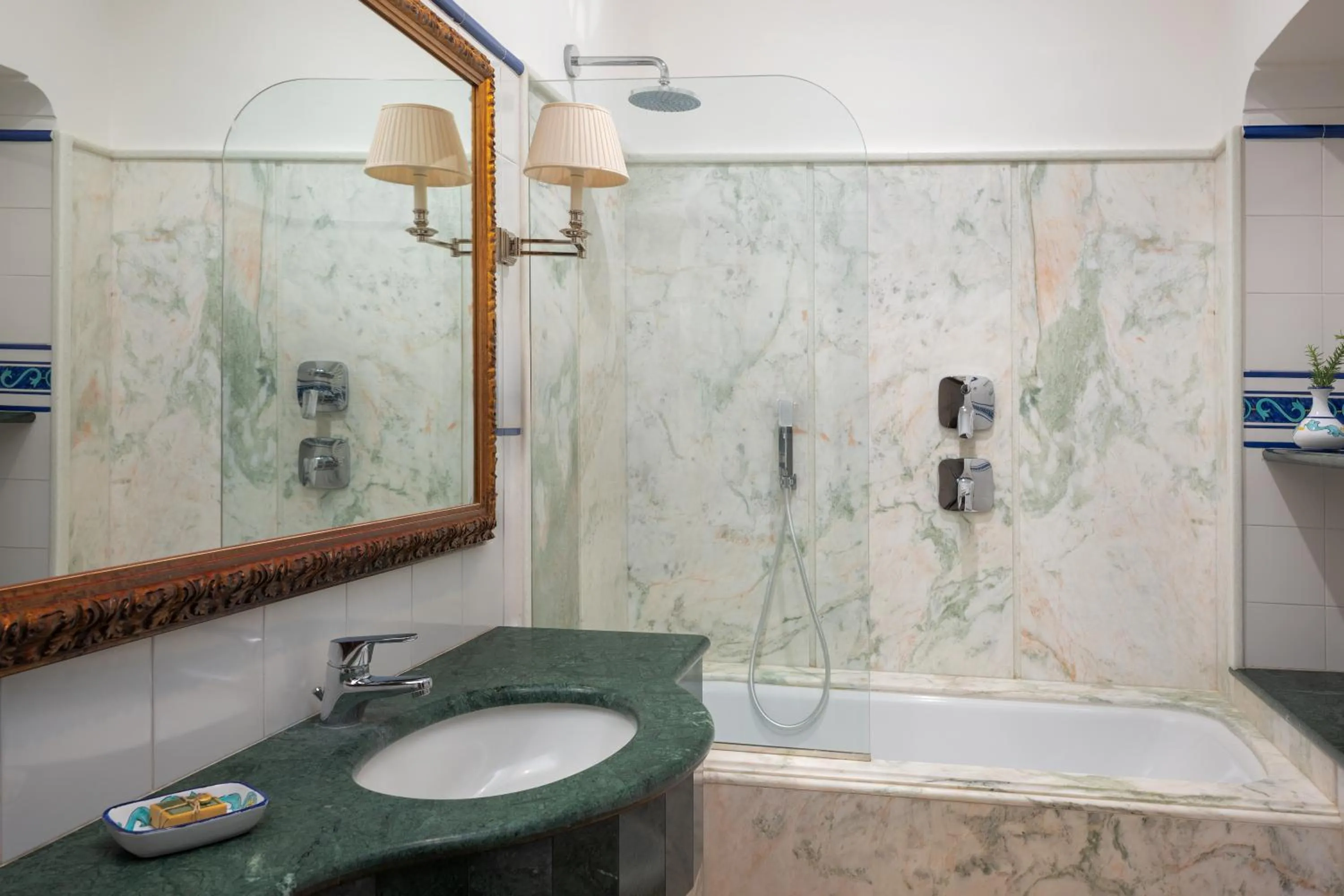 Bathroom in Hotel Caesar Augustus