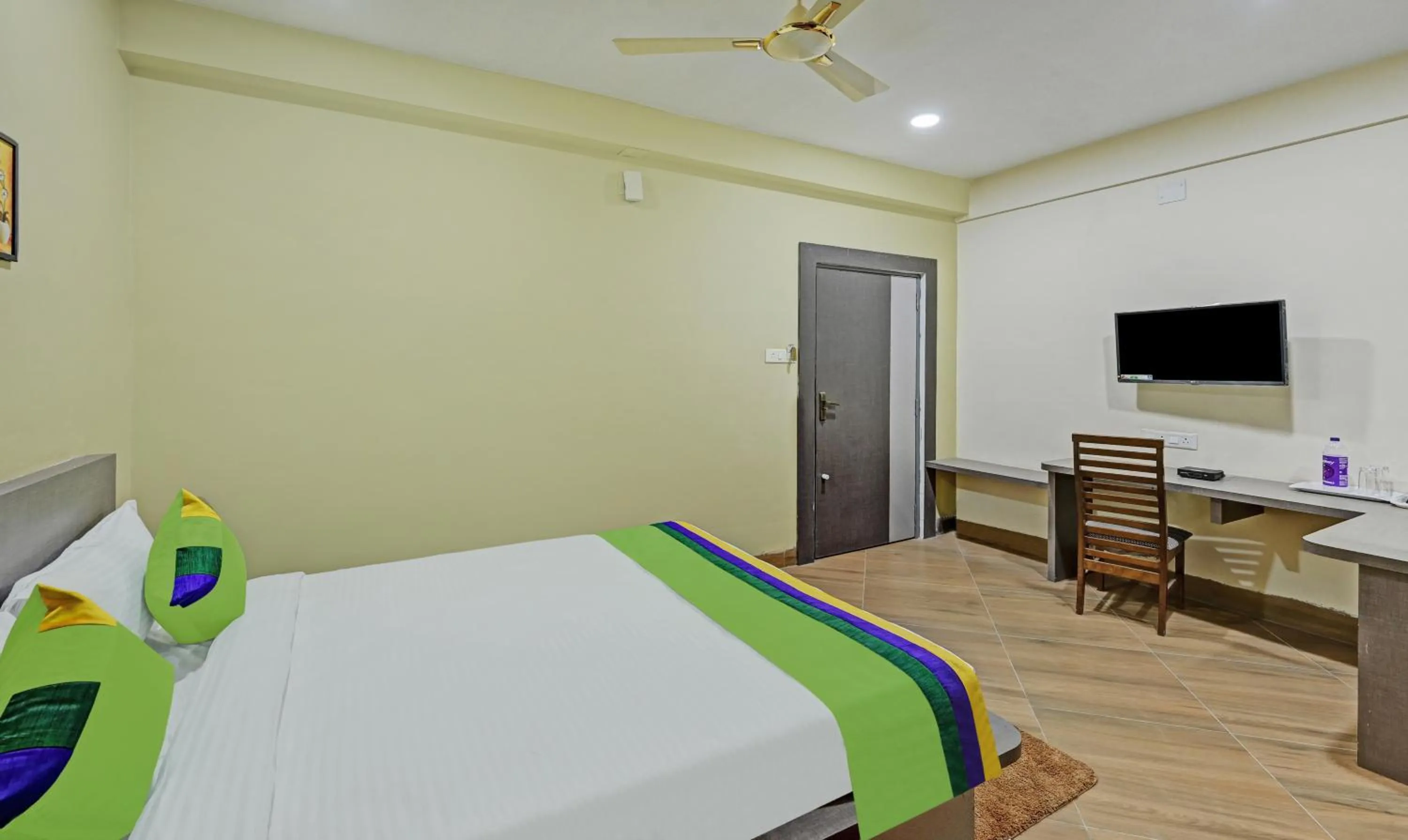 Bedroom, Bed in Treebo Sidhartha Elite