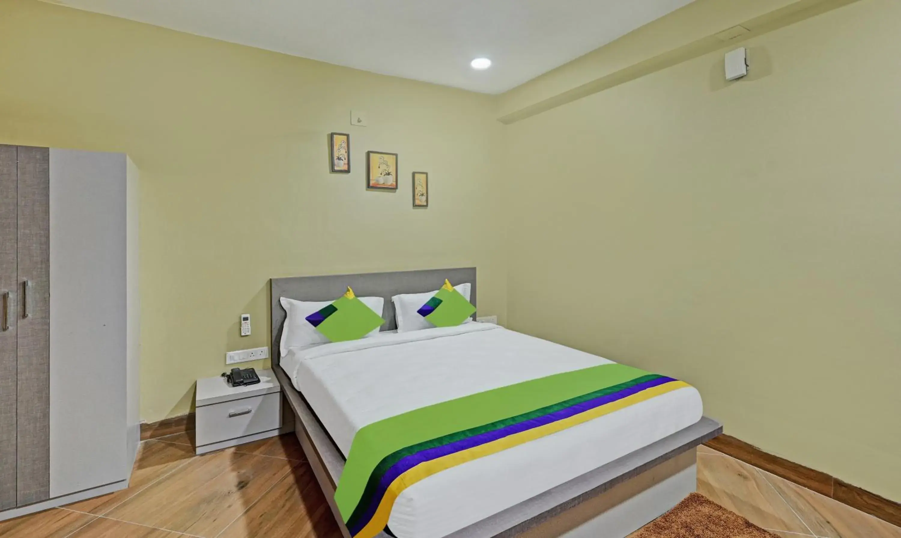 Bedroom, Bed in Treebo Sidhartha Elite Bedroom, Bed in Treebo Sidhartha Elite