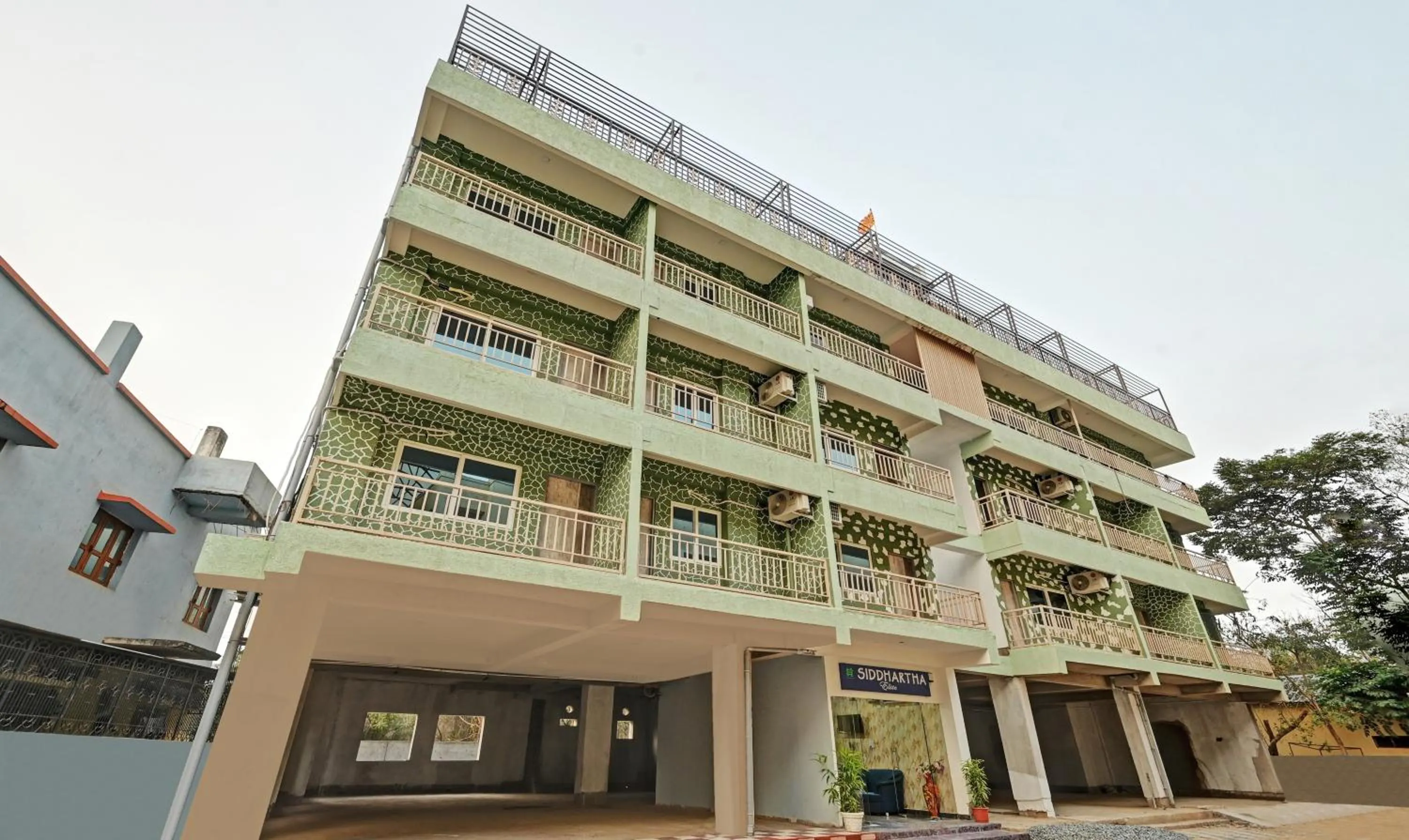 Facade/entrance in Treebo Sidhartha Elite