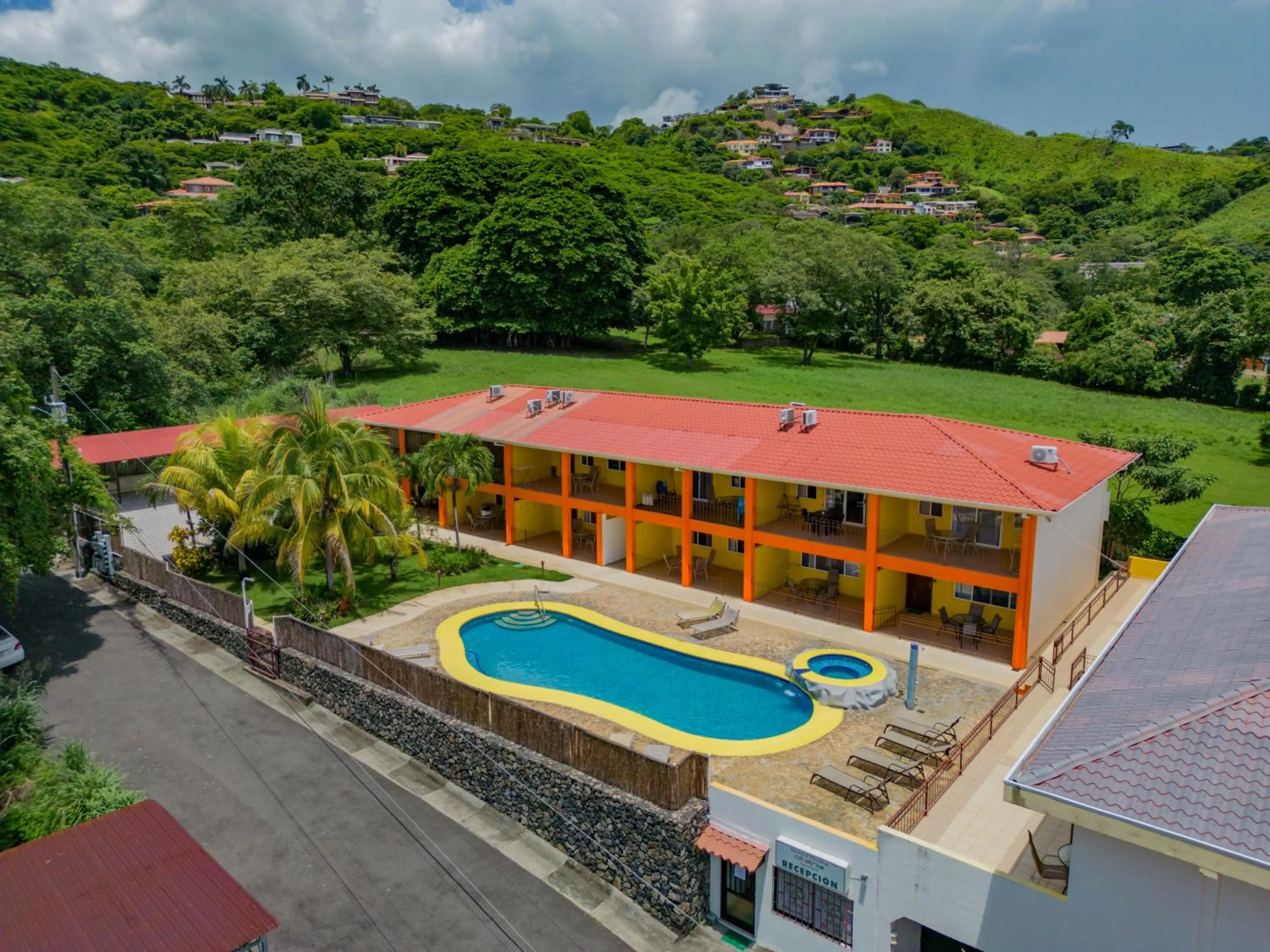 Property building in Hermosa Paradise