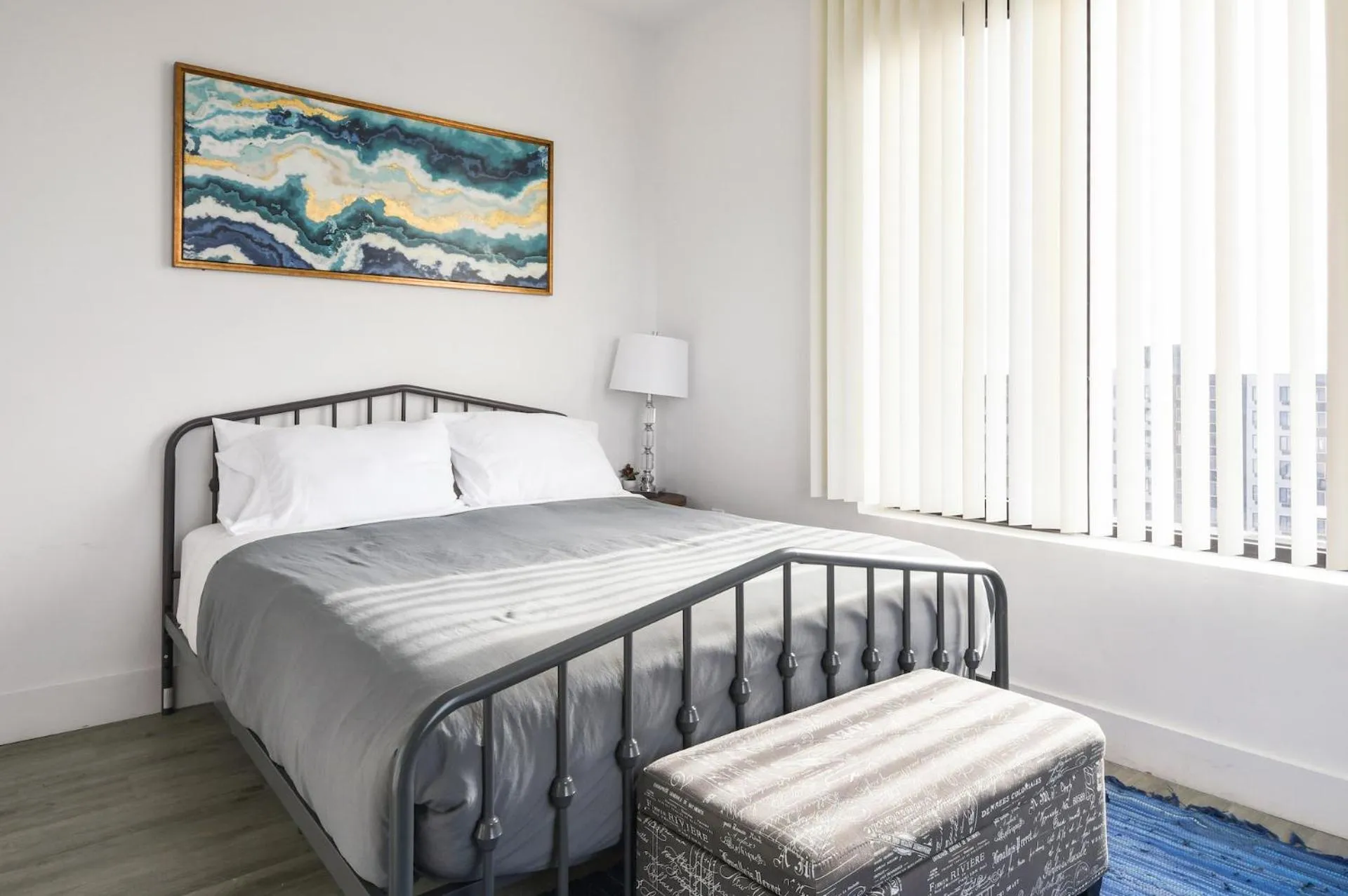 Bed in Luxury Apartments - Newark Int Airport - Evonify Stays