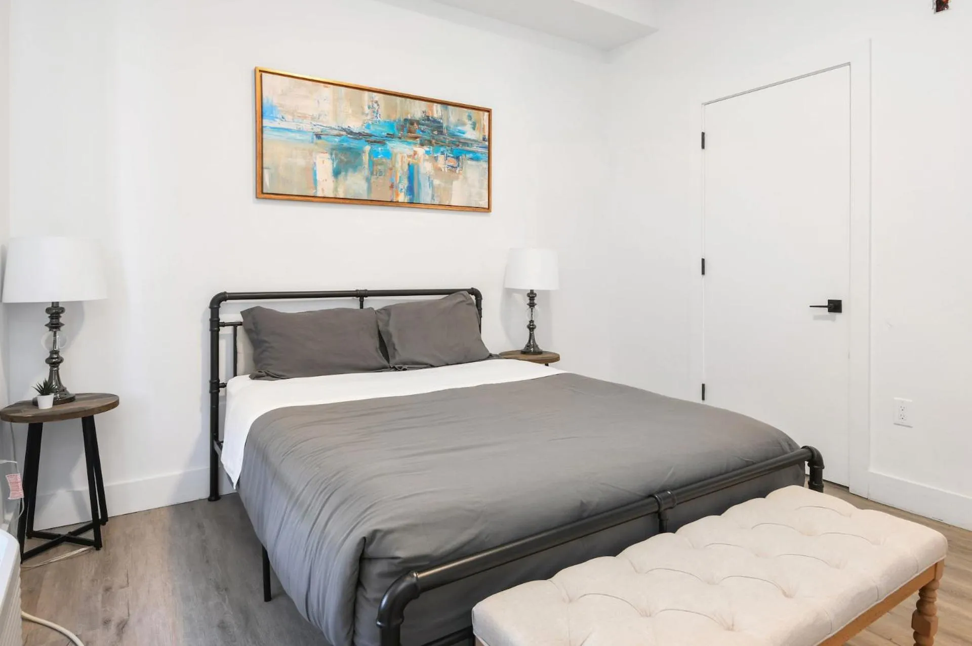 Bed in Luxury Apartments - Newark Int Airport - Evonify Stays