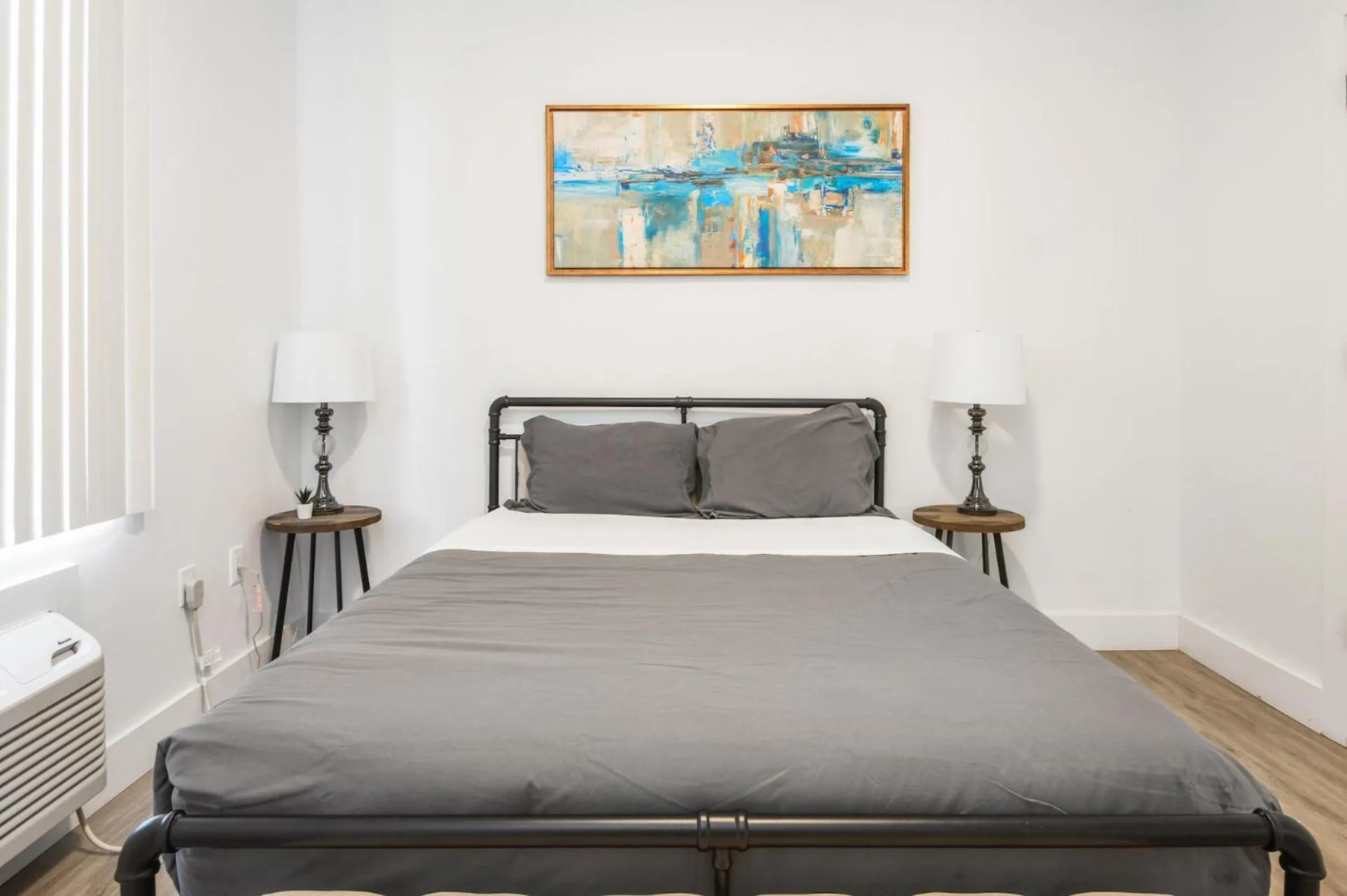 Bed in Luxury Apartments - Newark Int Airport - Evonify Stays