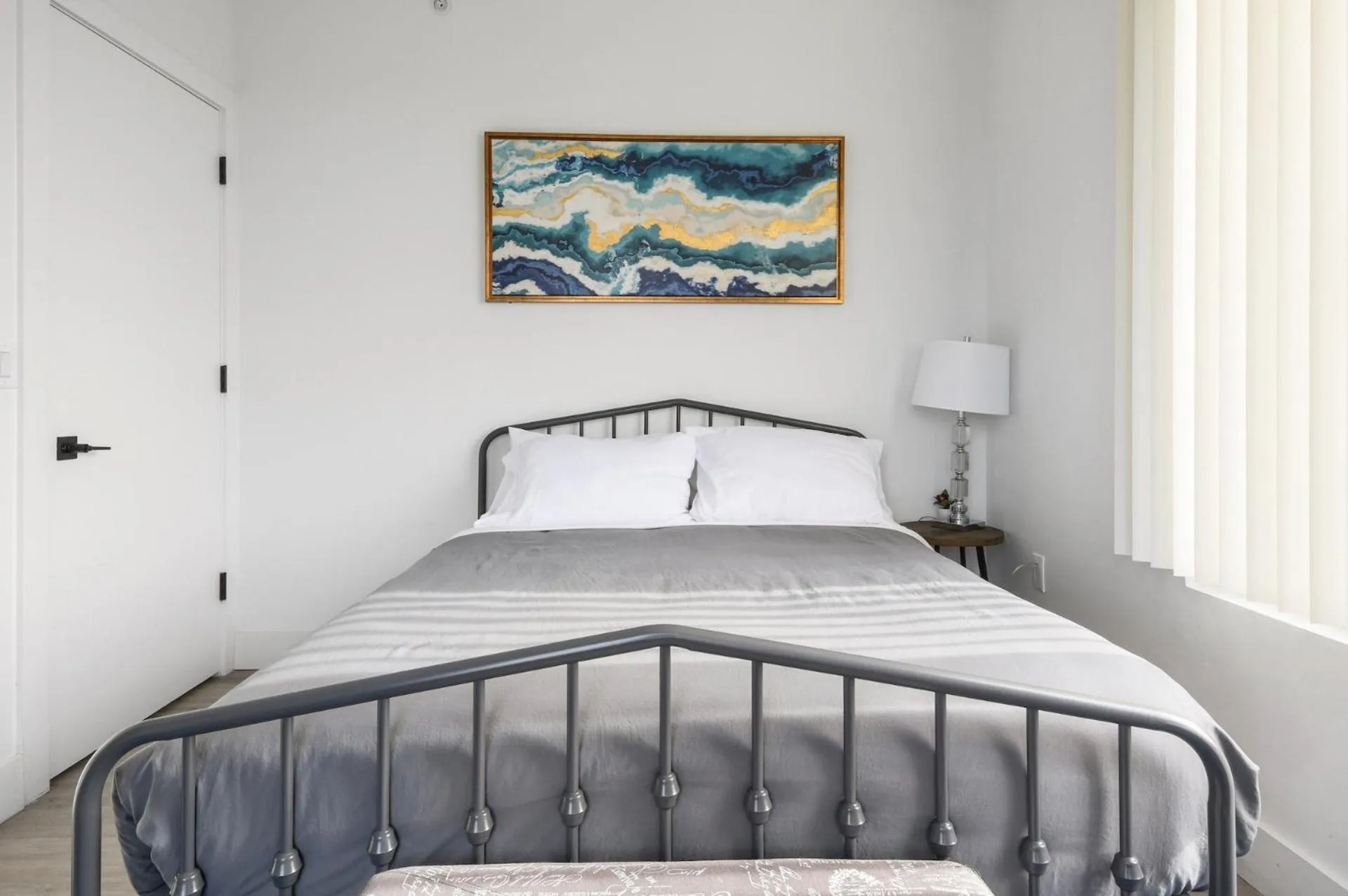 Bed in Luxury Apartments - Newark Int Airport - Evonify Stays