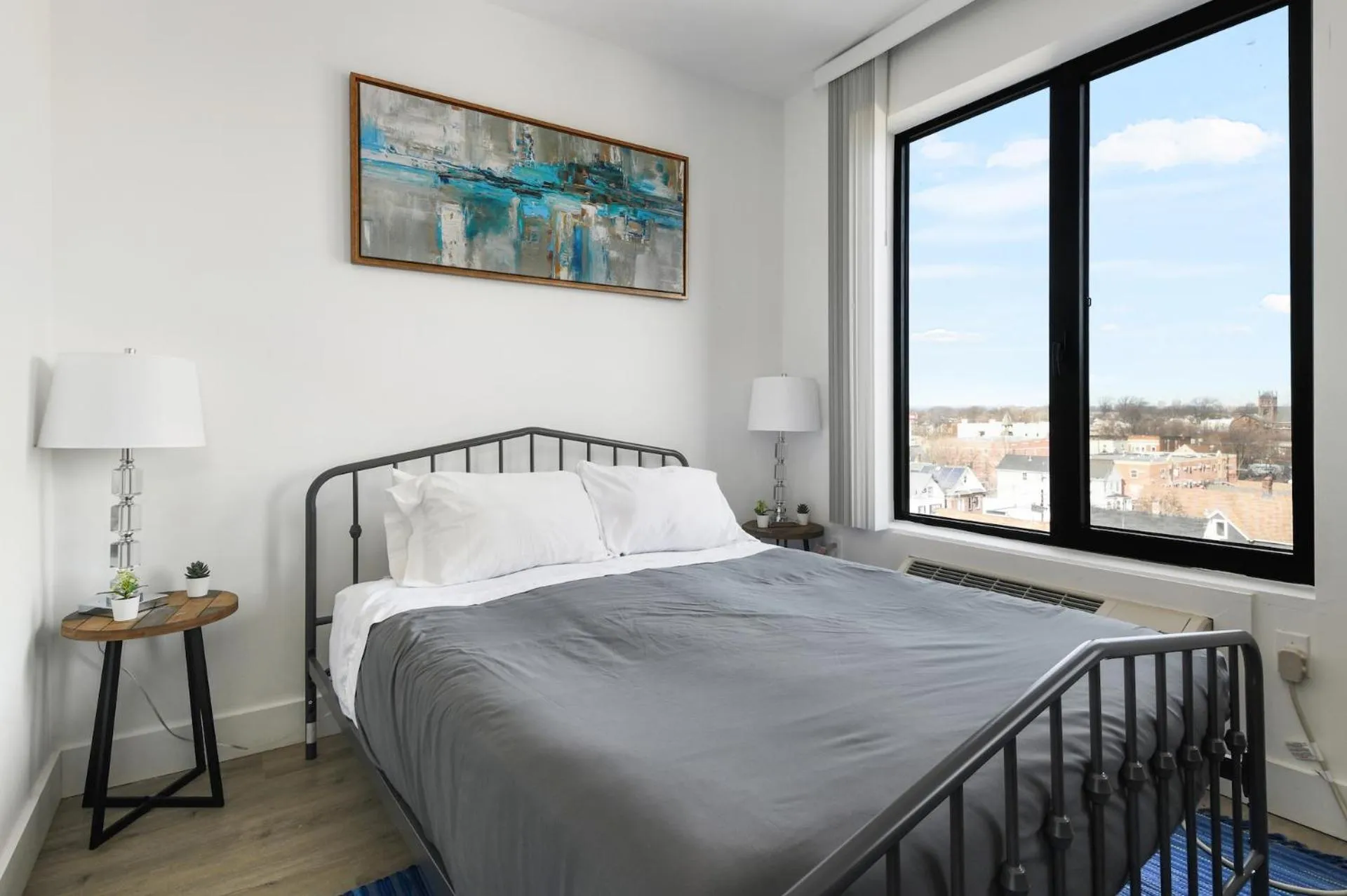 Bed in Luxury Apartments - Newark Int Airport - Evonify Stays