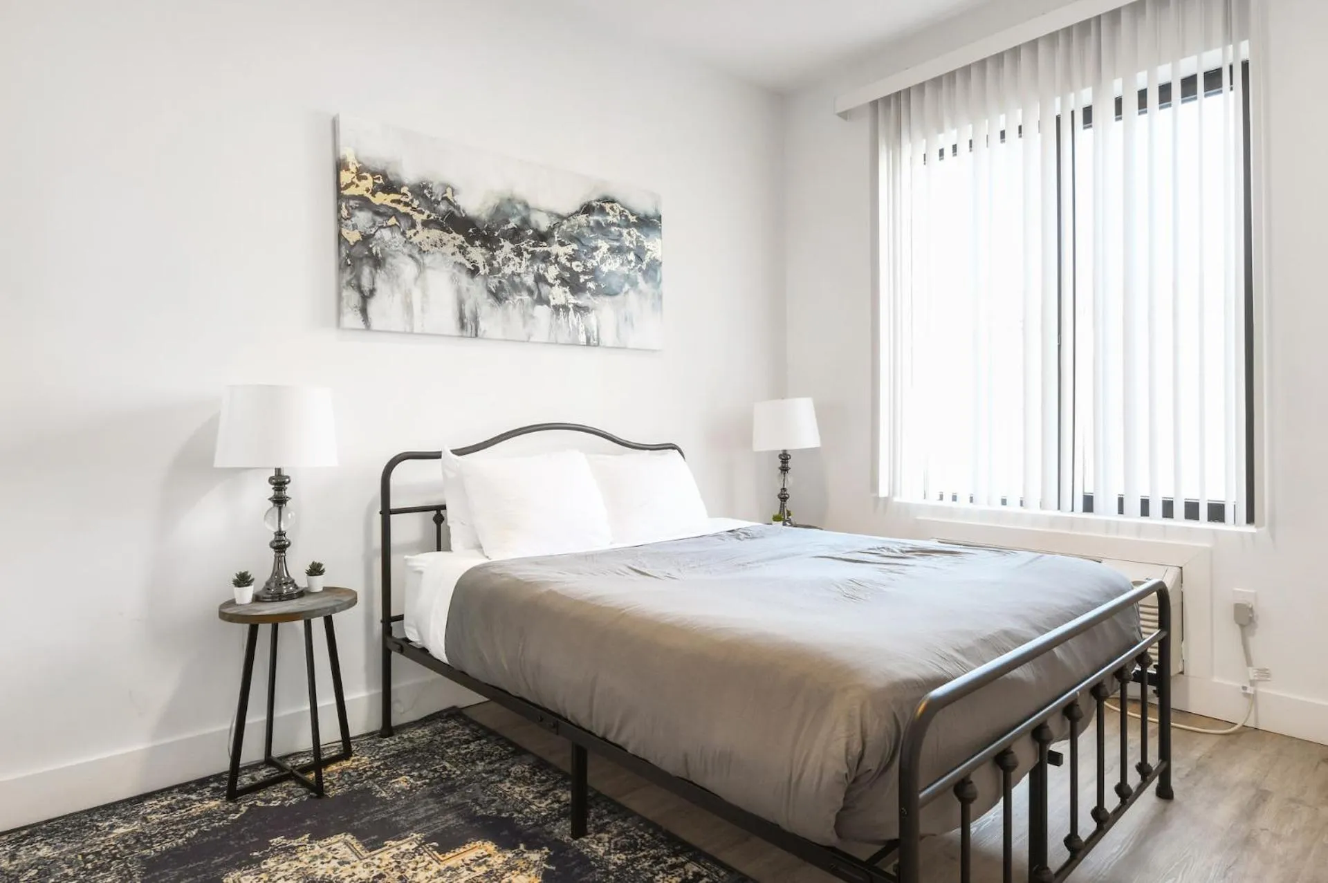 Bed in Luxury Apartments - Newark Int Airport - Evonify Stays