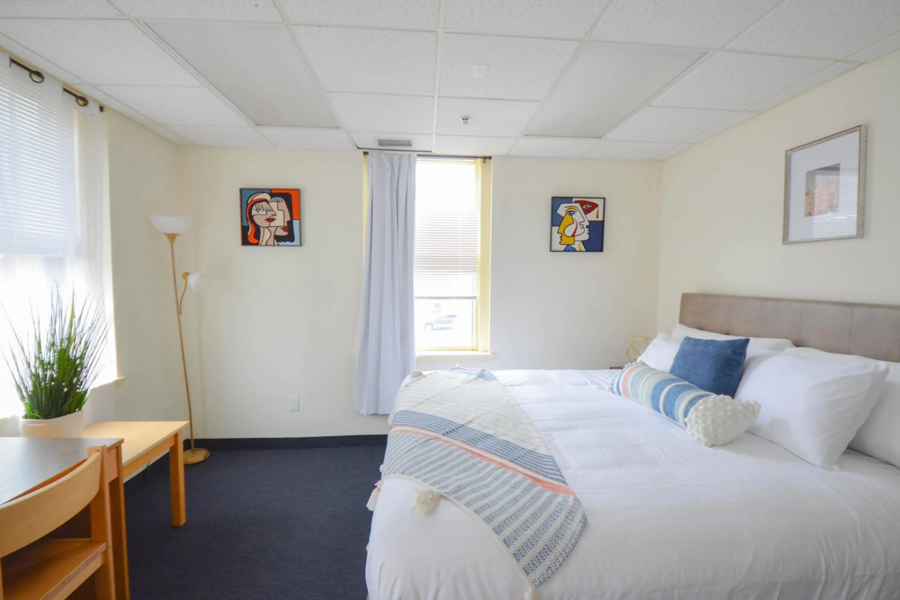 Photo of the whole room in Michie House in College Hill