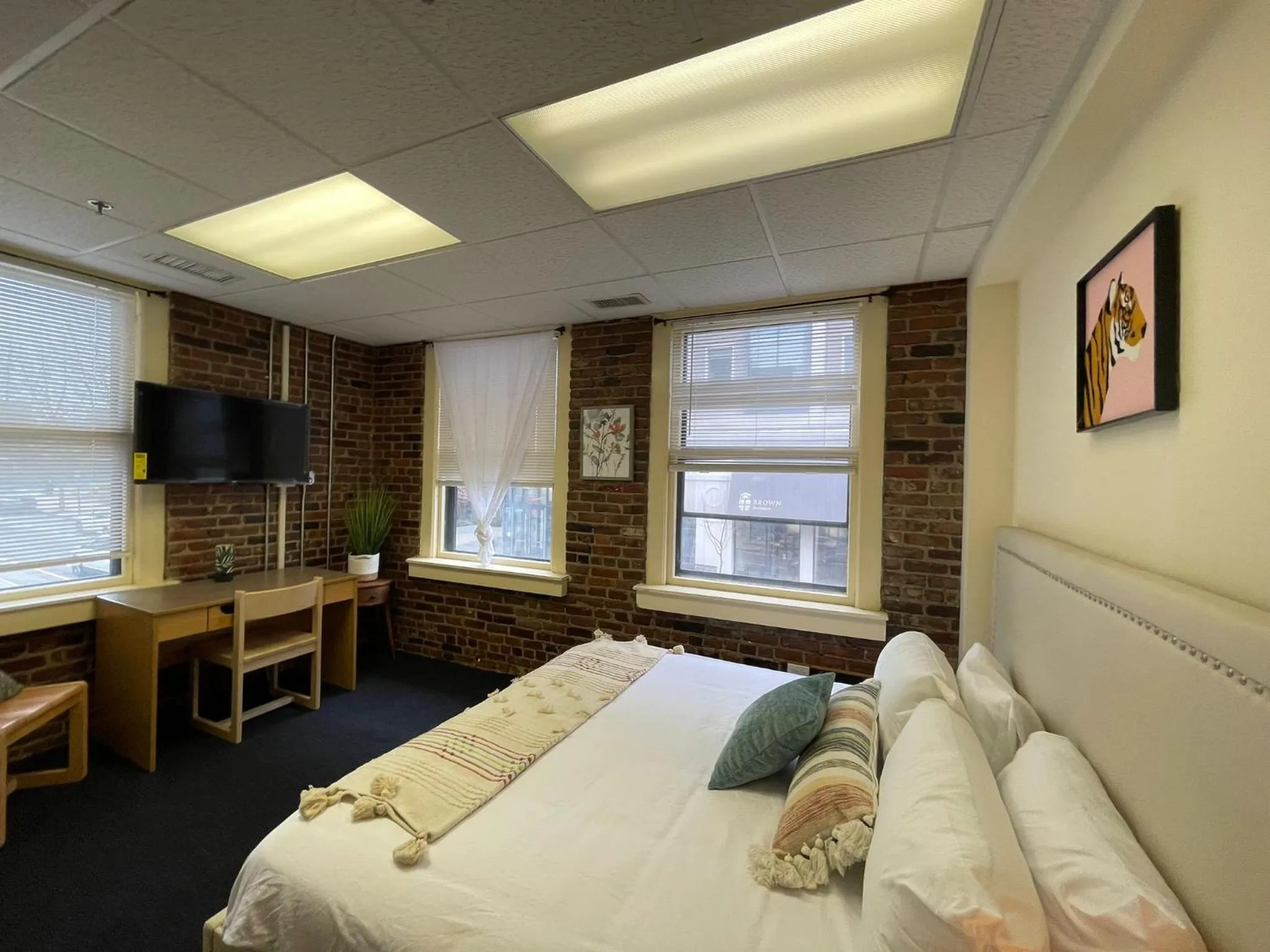 Photo of the whole room in Michie House in College Hill